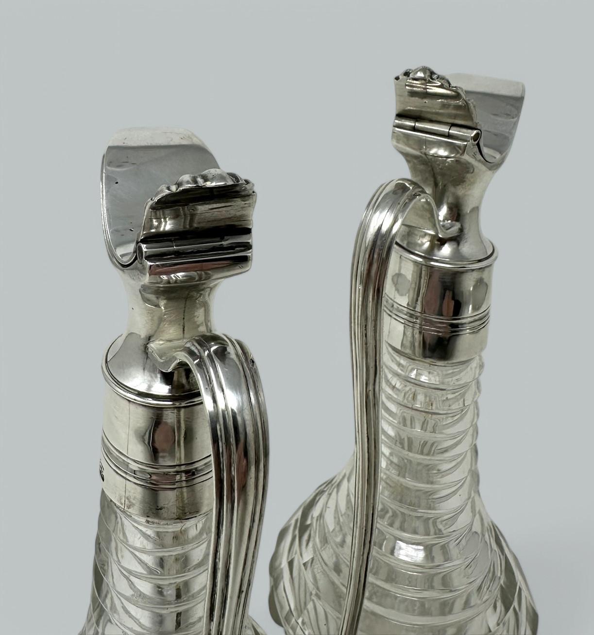 Antiguo juego de vinagreras de plata de ley con cristal tallado 1825 George Piercy siglo XIX en venta