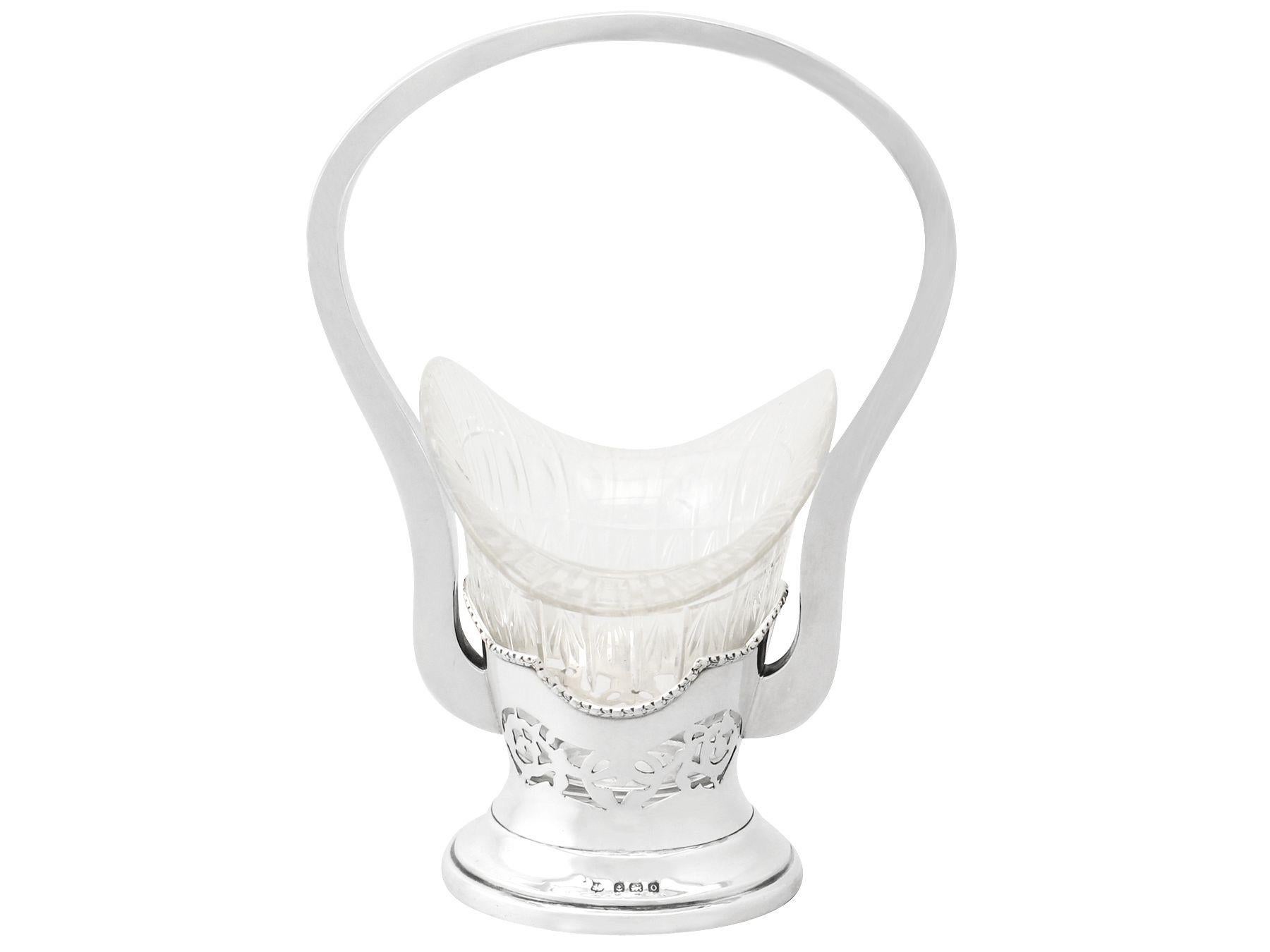 Autre Panier Bon Bon antique en verre taillé et en argent sterling en vente