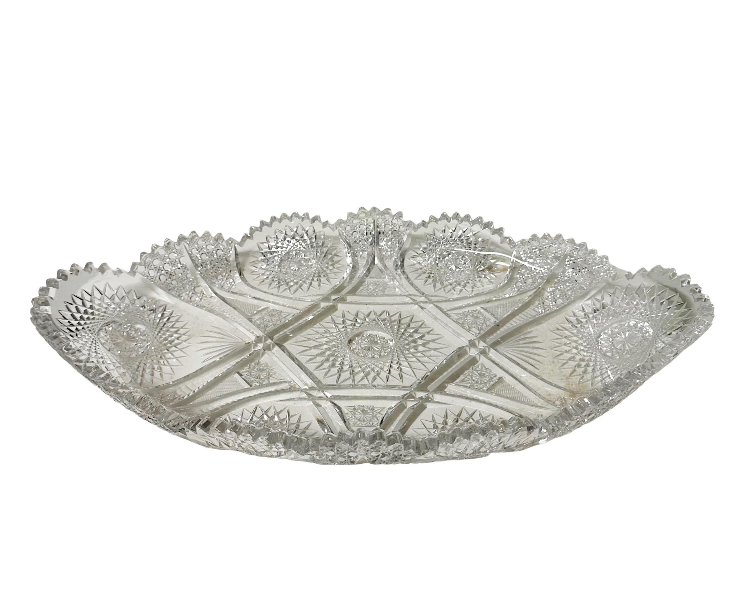 Américain Bol antique en verre taillé en vente