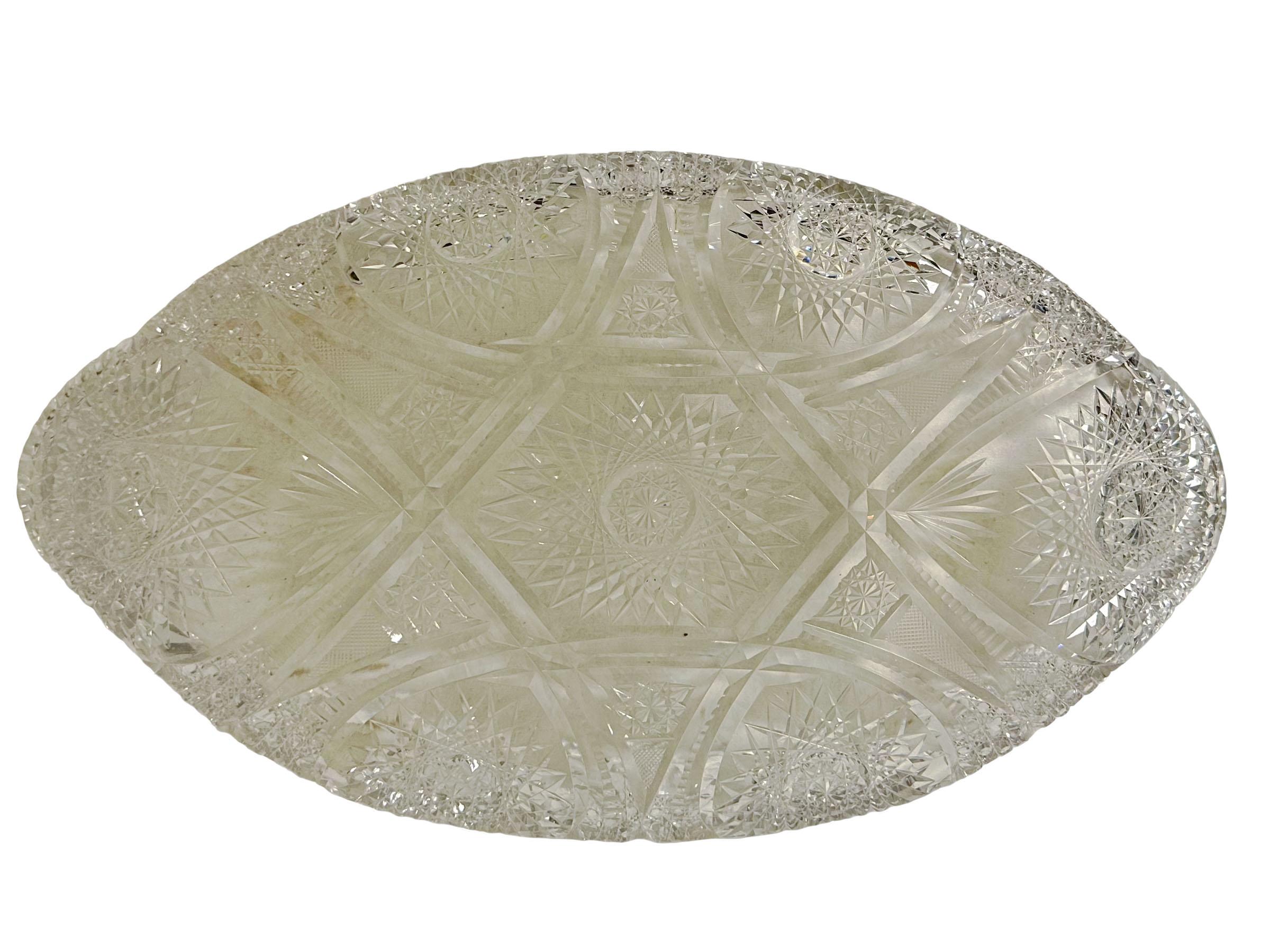 Fin du XIXe siècle Bol antique en verre taillé en vente