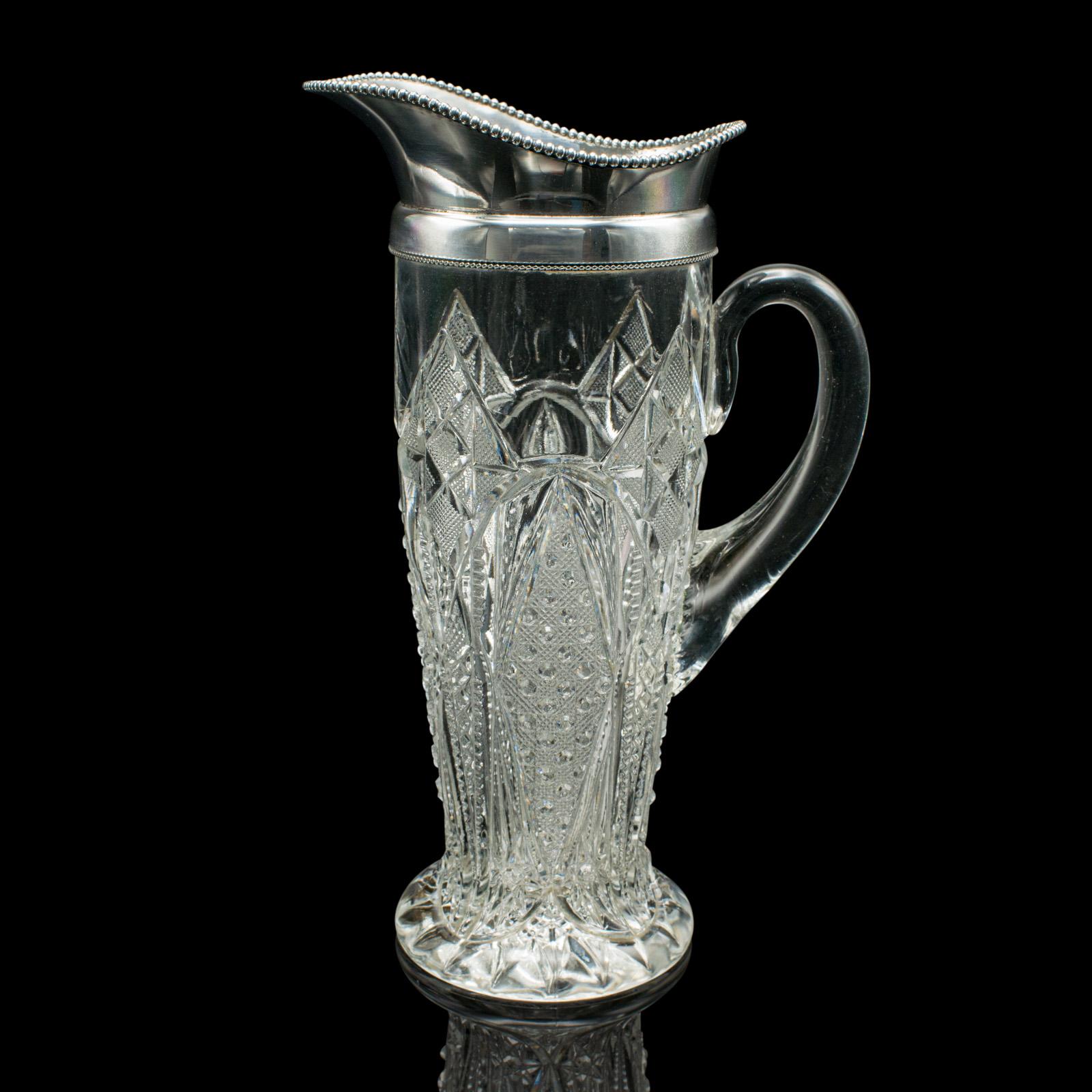 Britannique Aiguière de service anglaise ancienne en verre taillé, plaquée argent, style édouardien en vente