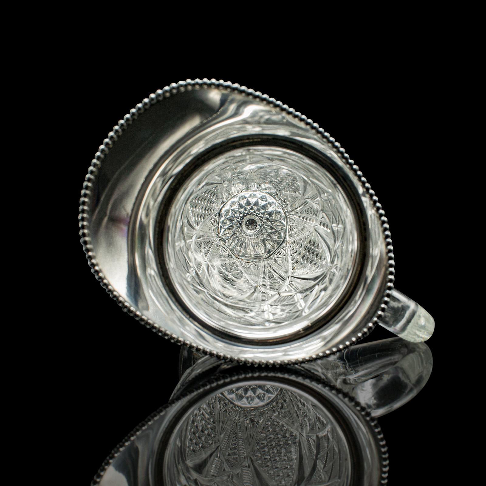 Plaqué argent Aiguière de service anglaise ancienne en verre taillé, plaquée argent, style édouardien en vente
