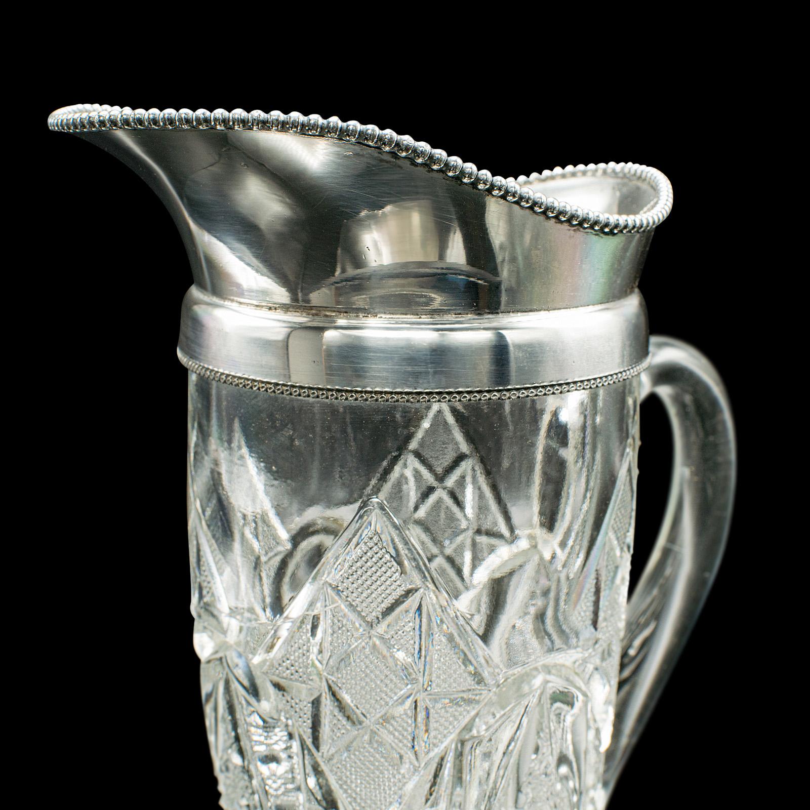 Aiguière de service anglaise ancienne en verre taillé, plaquée argent, style édouardien en vente 1