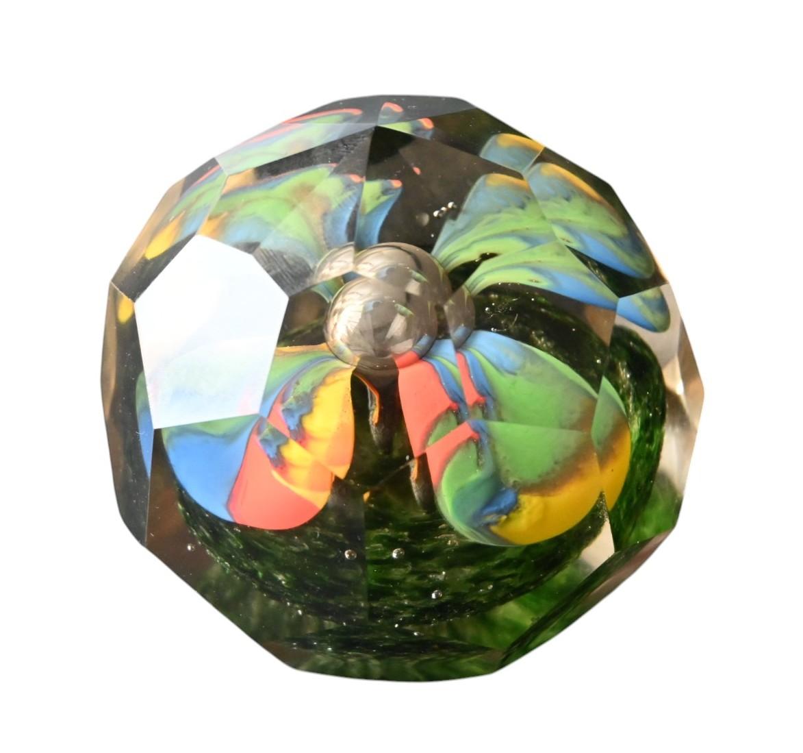 Antique Cut Glass Paperweight – Flowers In Inclusion (bohemian Style). In Good Condition For Sale In Bilzen, BE