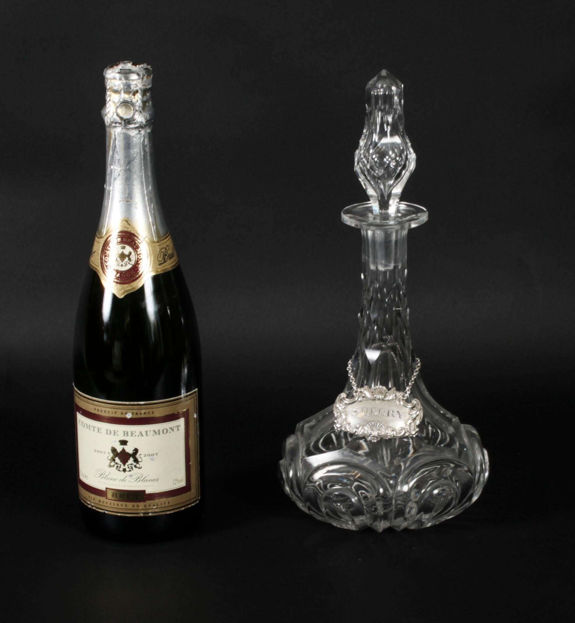 Antiker Sherry Dekanter aus geschliffenem Glas mit Silber Label CIRCA 1920 im Angebot 1