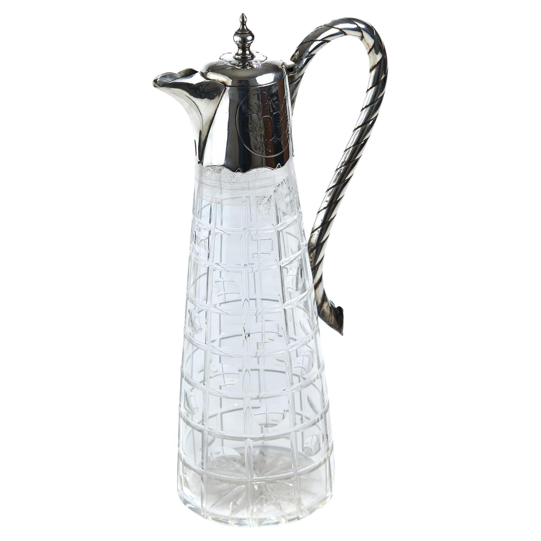 Pichet à claret antique en verre taillé et monté en métal argenté