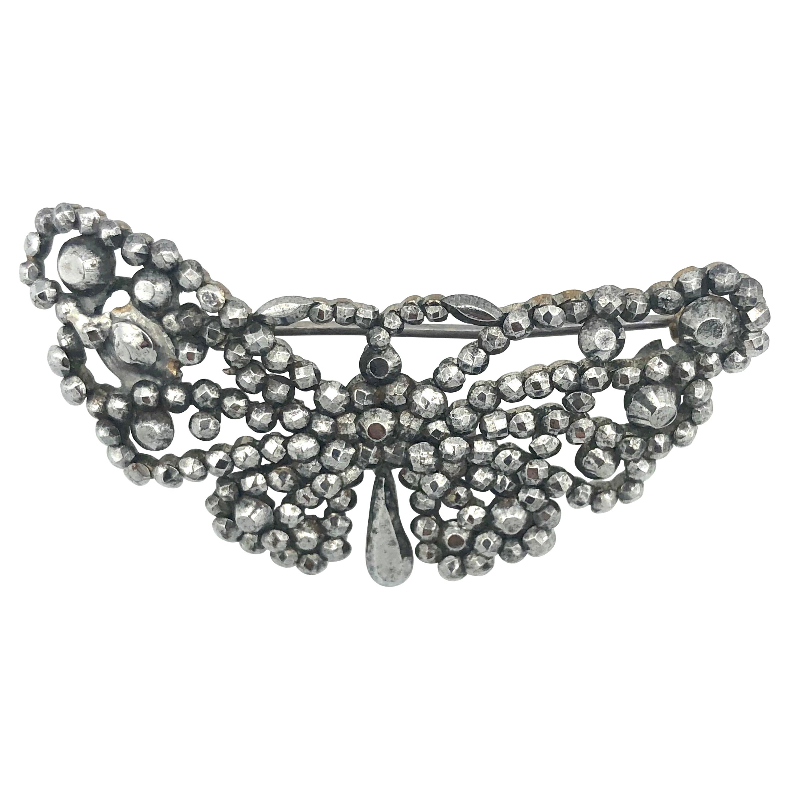 Broche papillon en acier ajouré antique