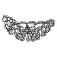 Broche Mariposa de Acero Tallado Antiguo