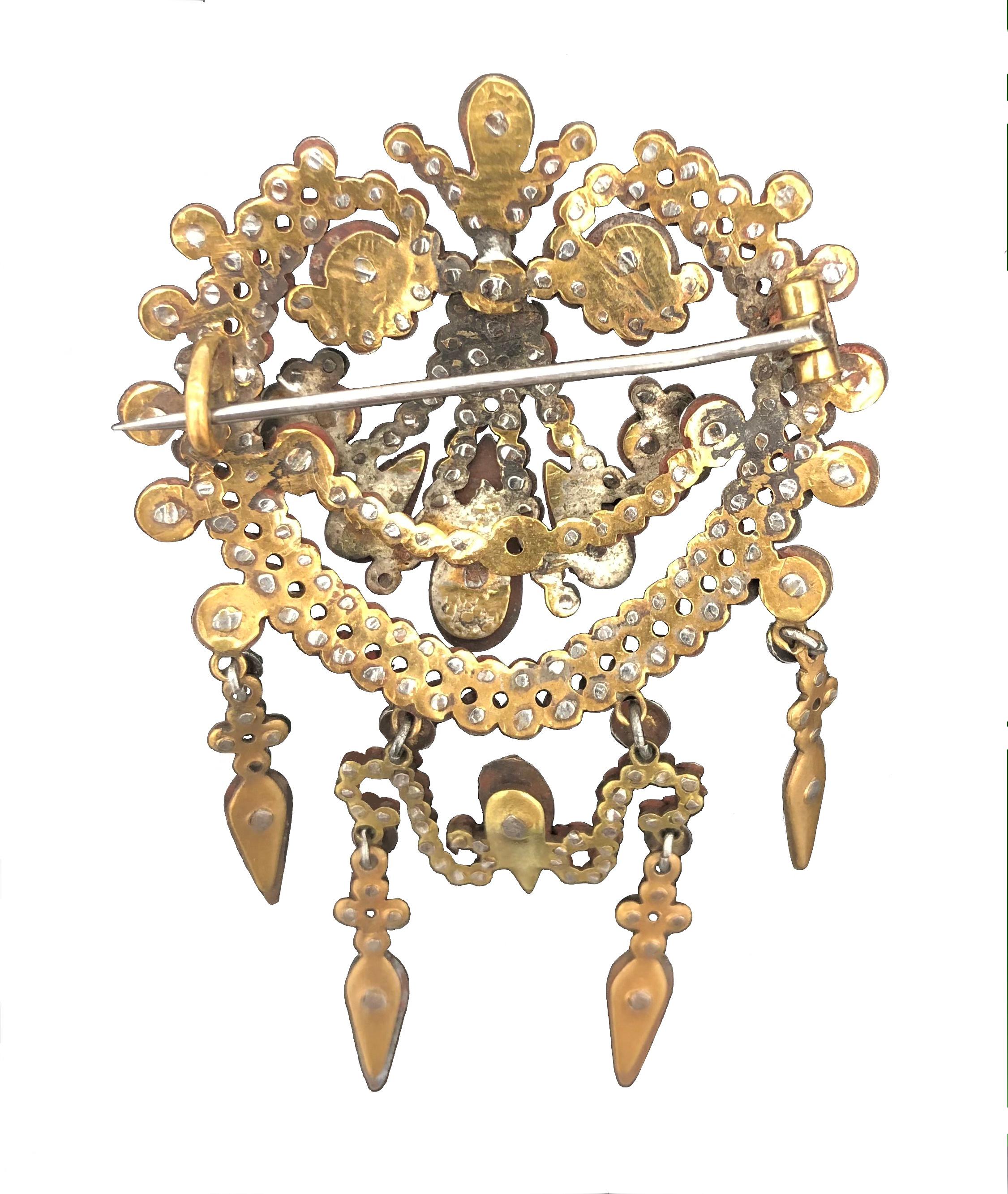 George IV Broche à pompon ancienne en acier taillé en forme de feston, début du XIXe siècle en vente