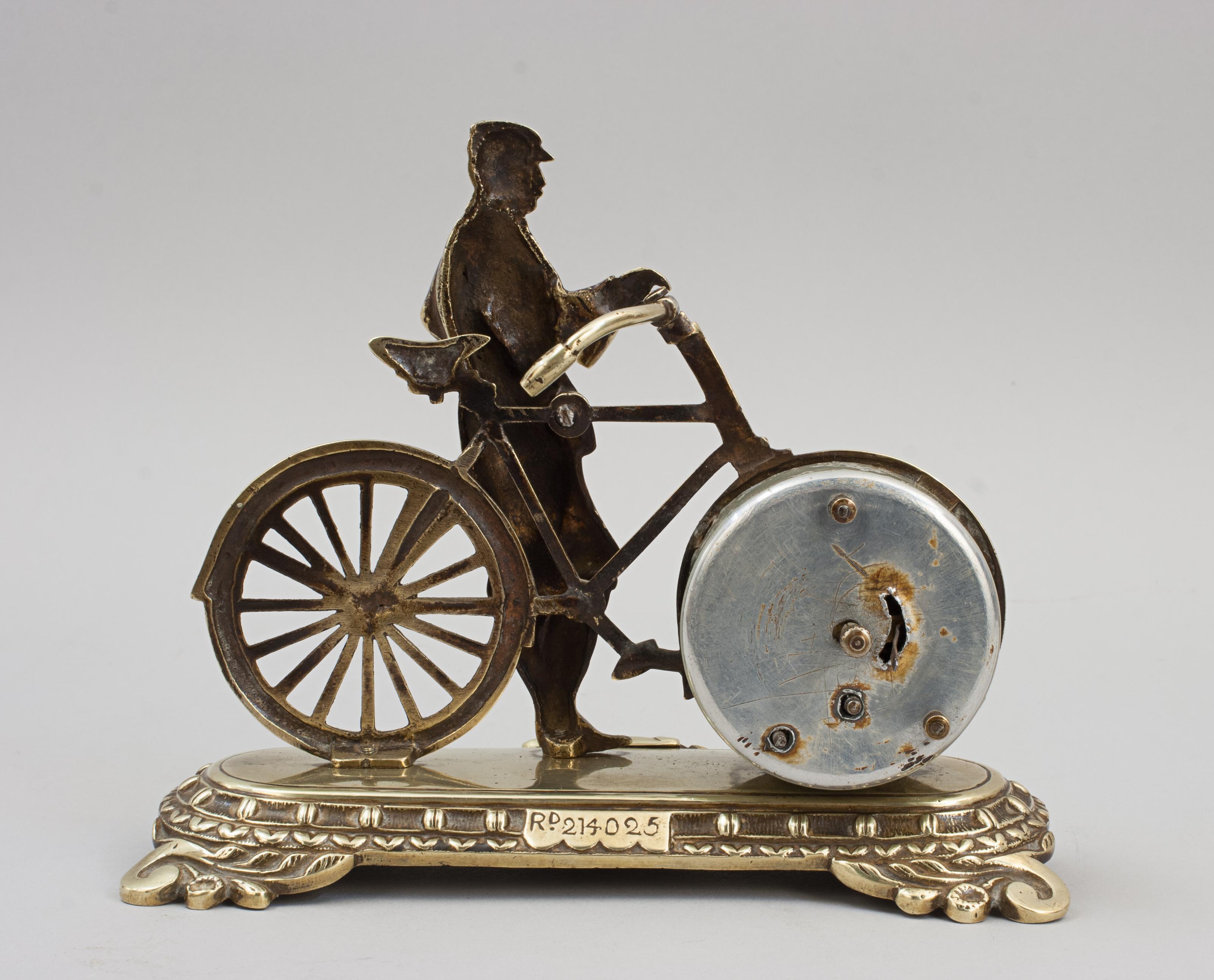 Antique Cycling Clock in Brass In Good Condition For Sale In Oxfordshire, GB