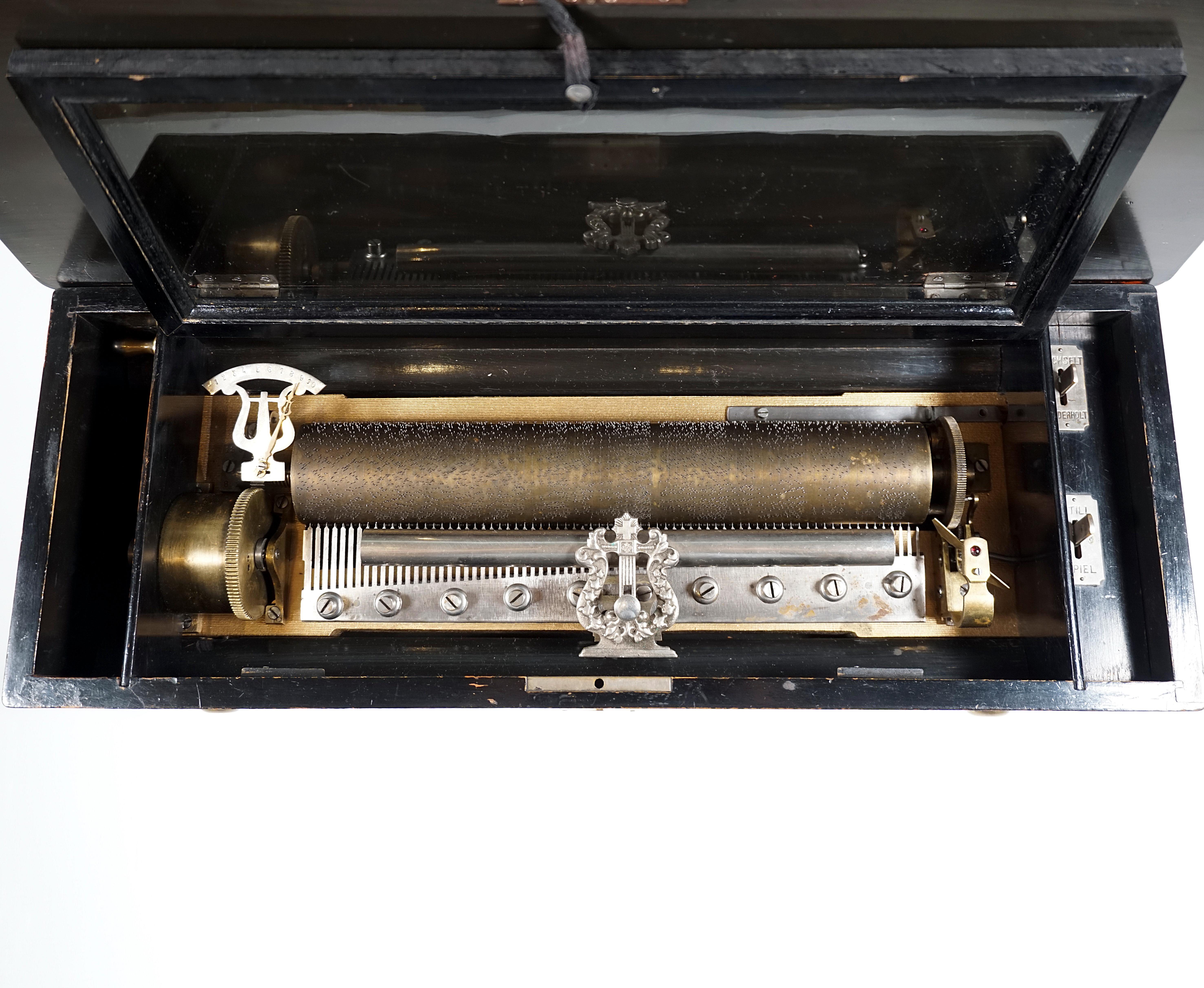 1800s music box