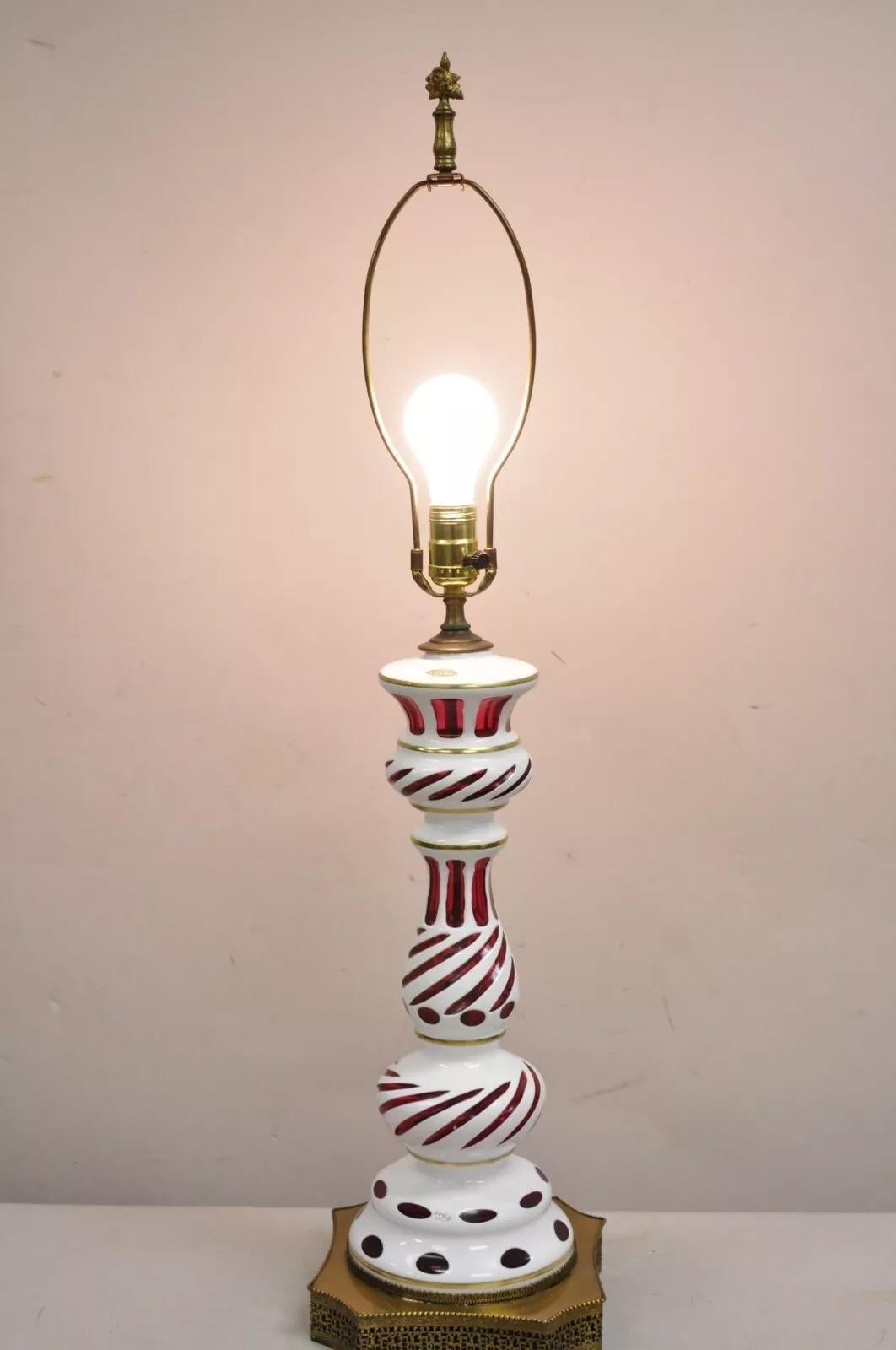Antica lampada da tavolo in vetro ceco boemo rosso rubino mirtillo con luce interna in vendita 5
