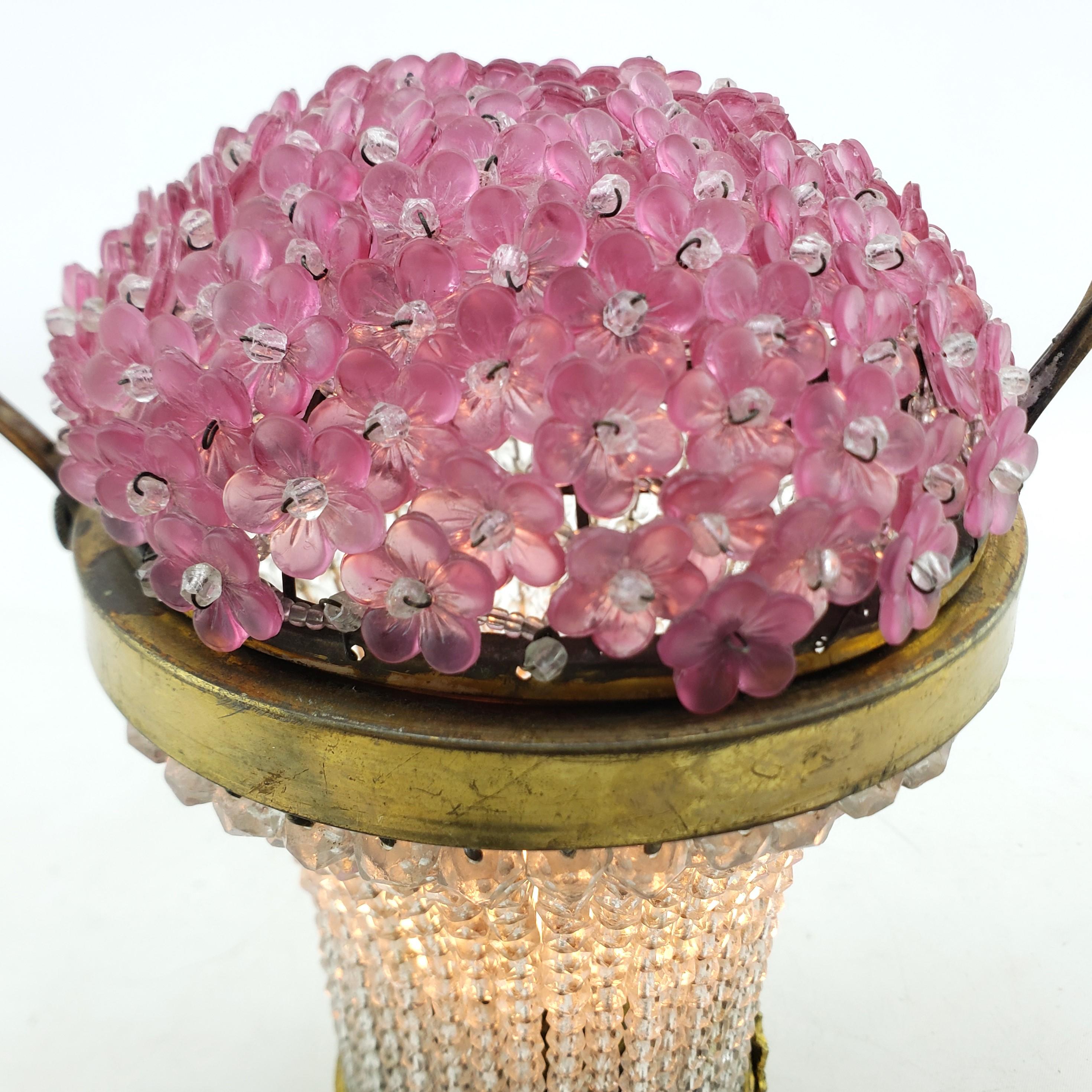 Ancienne lampe d'appoint en verre de la République tchèque avec panier de fleurs roses en vente 5