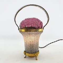 Ancienne lampe d'appoint en verre de la République tchèque avec panier de fleurs roses