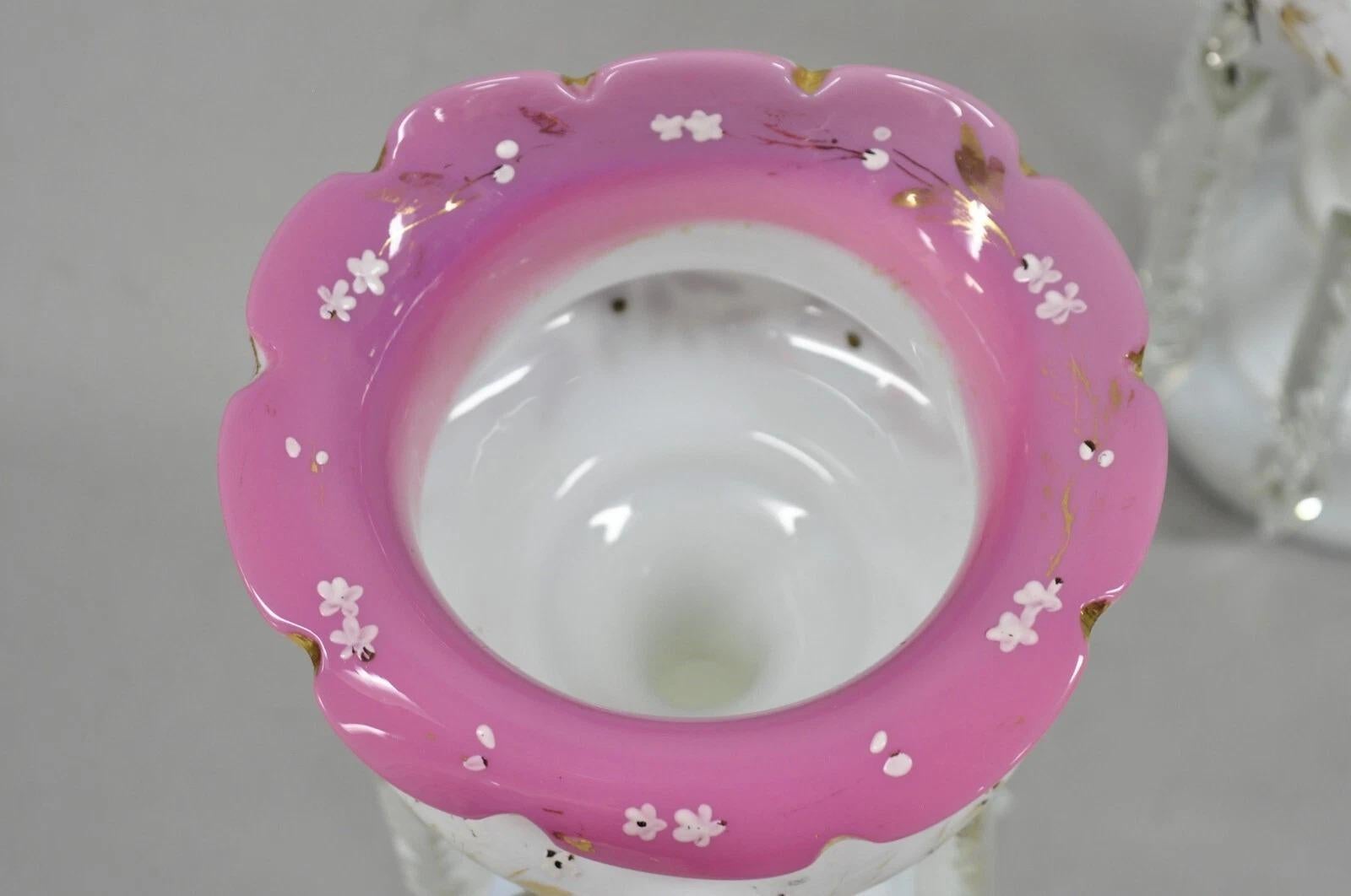 Lustres de cheminée anciens tchèques, victoriens, bohémiens, roses et blancs - une paire en vente 1