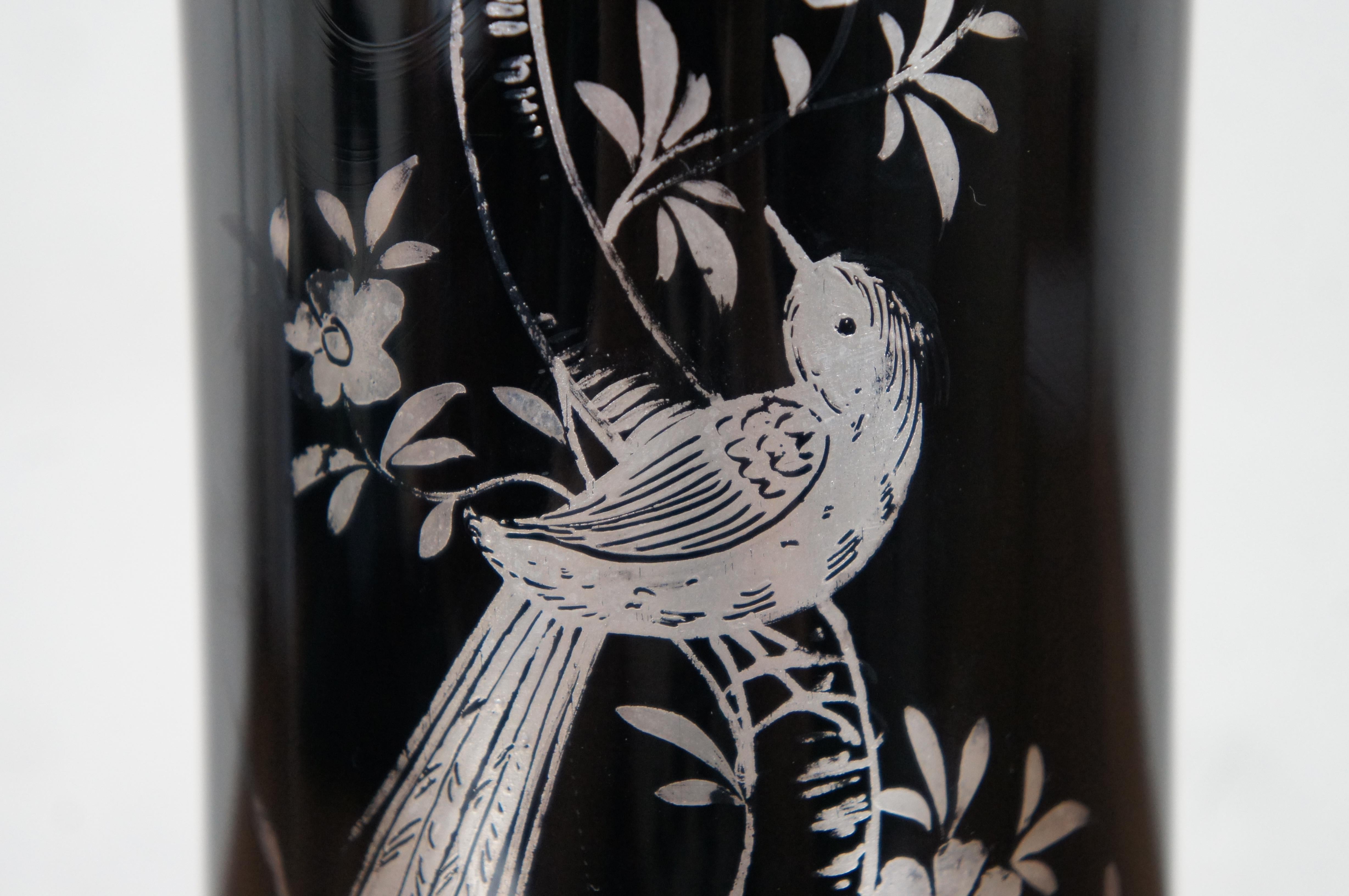 Antiquité Vase en verre noir tchécoslovaque à décor d'oiseaux floraux recouvert d'argent 11