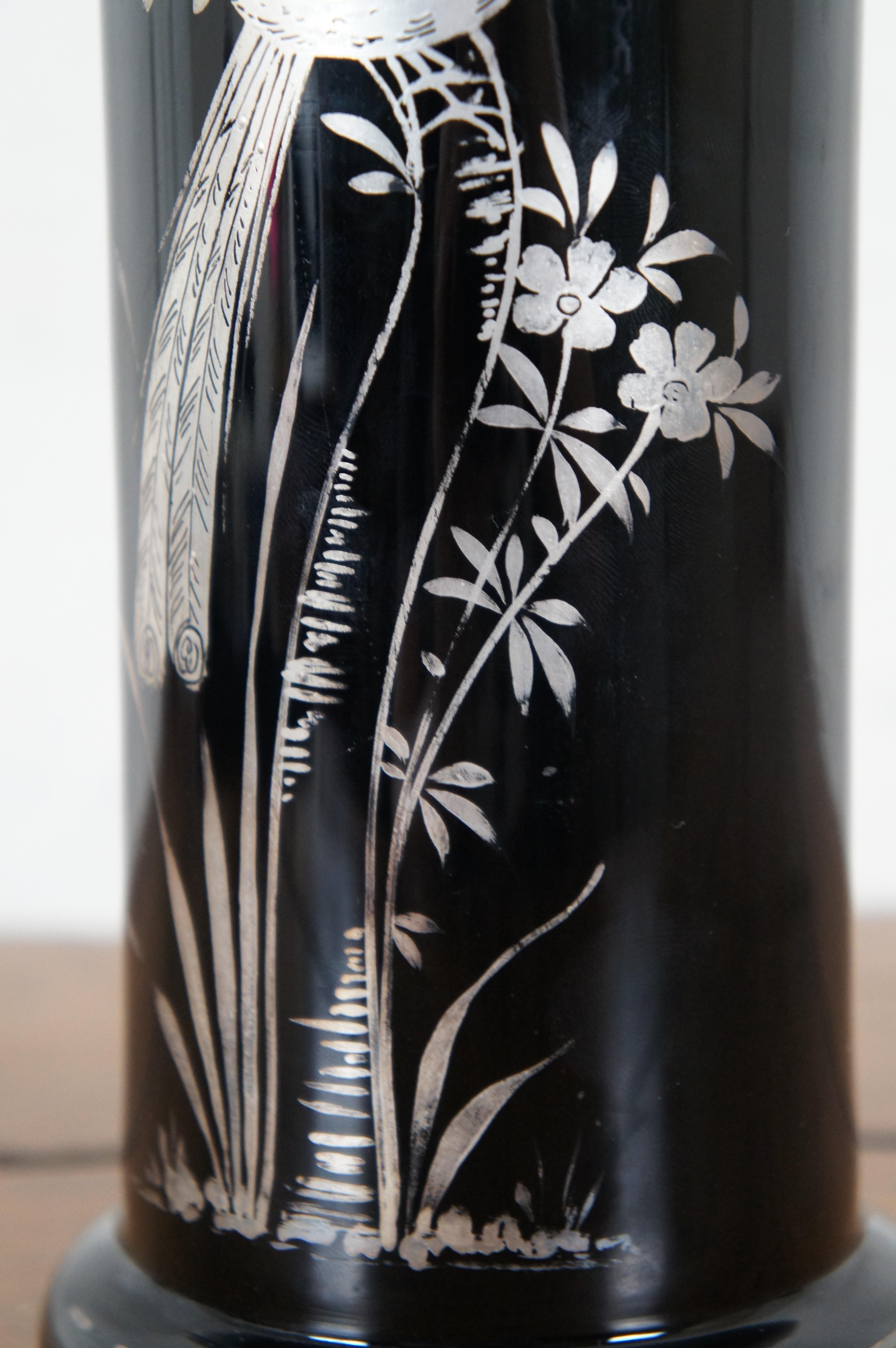 Antiquité Vase en verre noir tchécoslovaque à décor d'oiseaux floraux recouvert d'argent 11