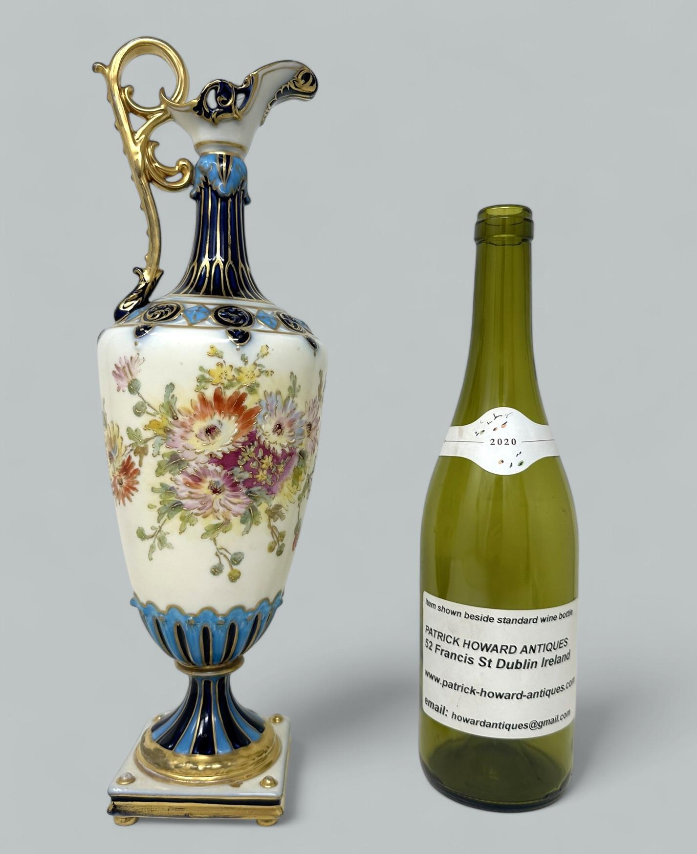Ancien vase tchécoslovaque peint à la main et doré, centre de table aiguière 1920 en vente 4