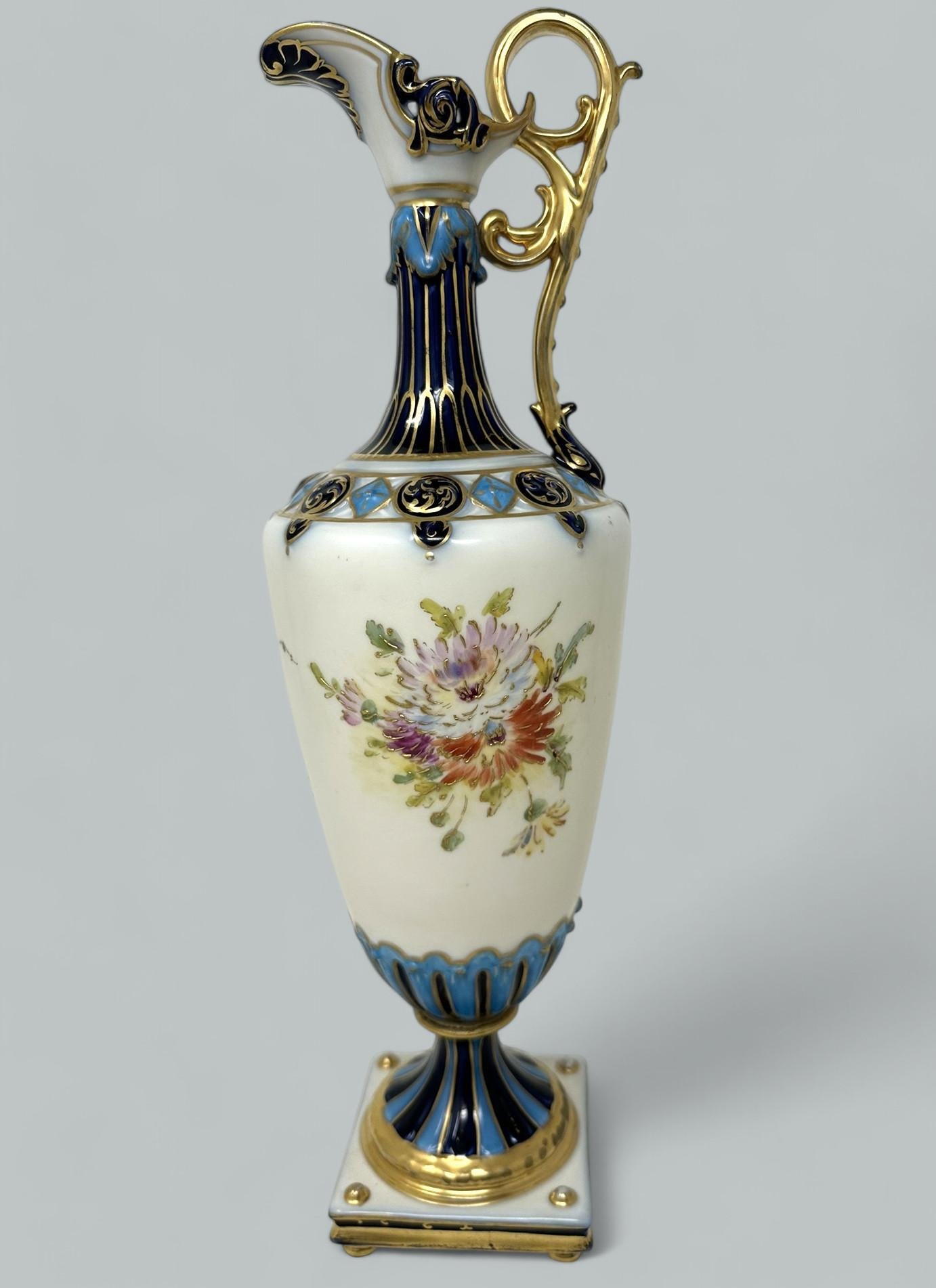 Ancien vase tchécoslovaque peint à la main et doré, centre de table aiguière 1920 en vente 1