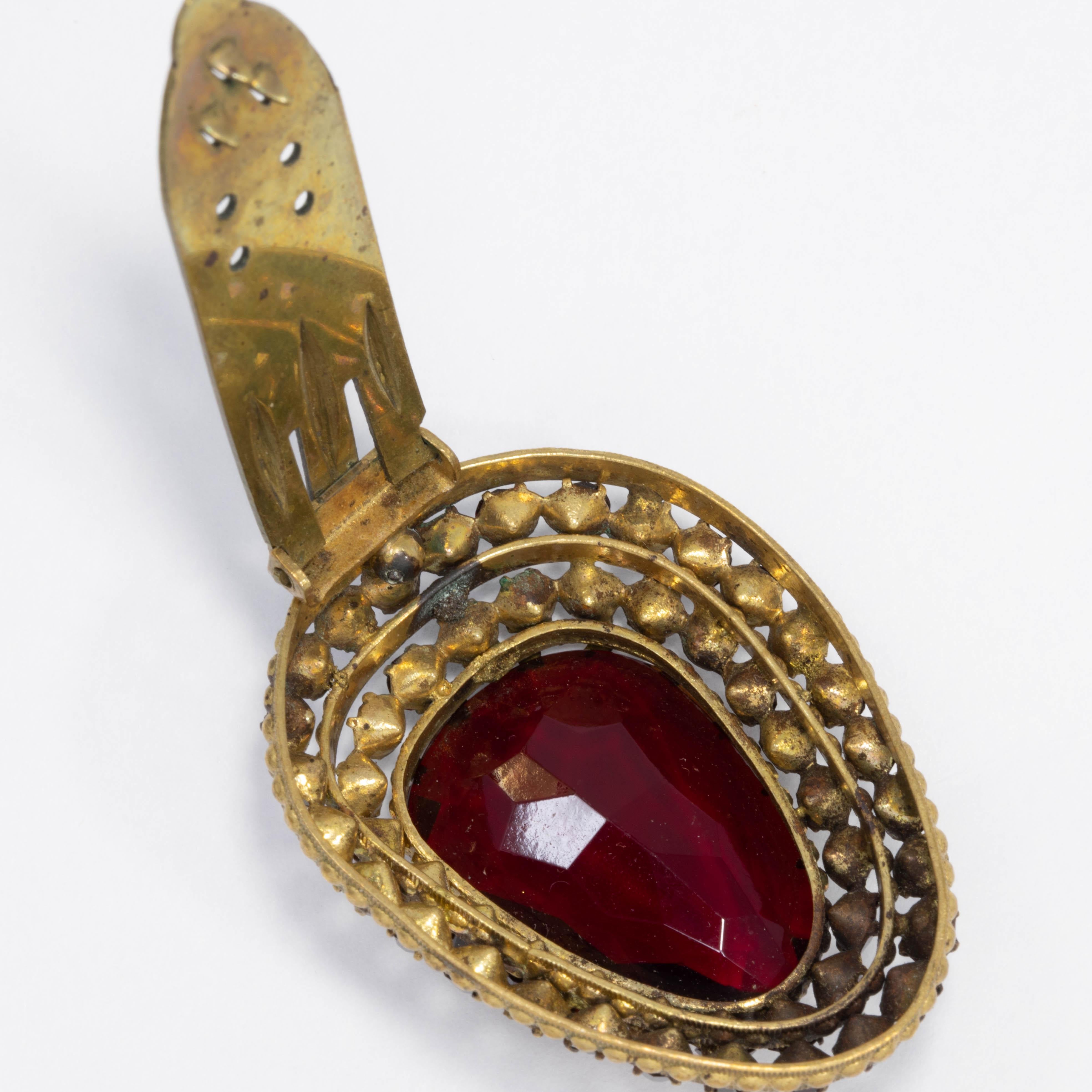 Antique Czechoslovakian Red Glass Crystal Fur, Dress Clip, Early to Mid 1900s In Good Condition For Sale In Milford, DE