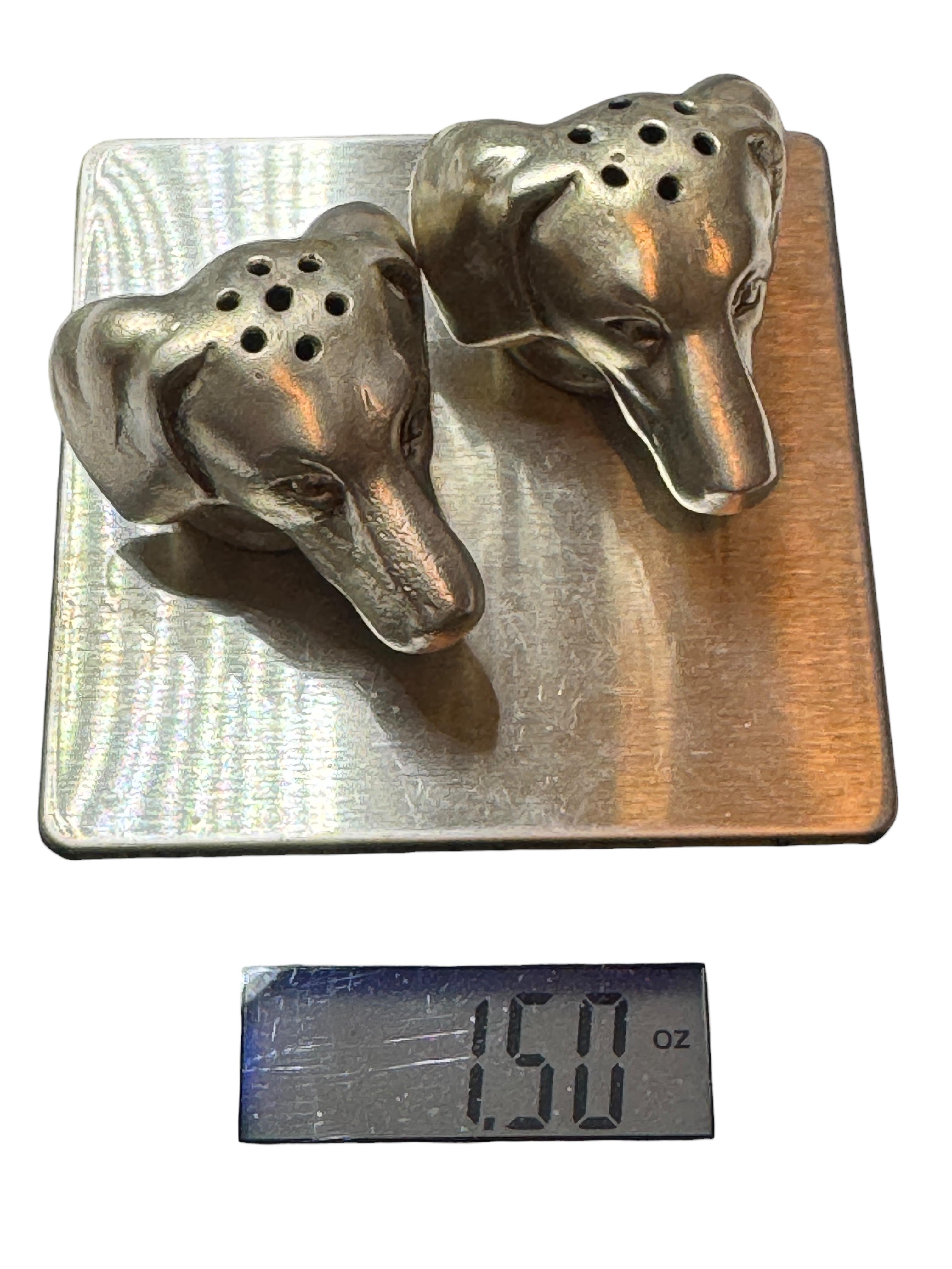 Anciennes salières et poivrières en forme de teckel avec têtes en argent .800, Allemagne 1900 en vente 3