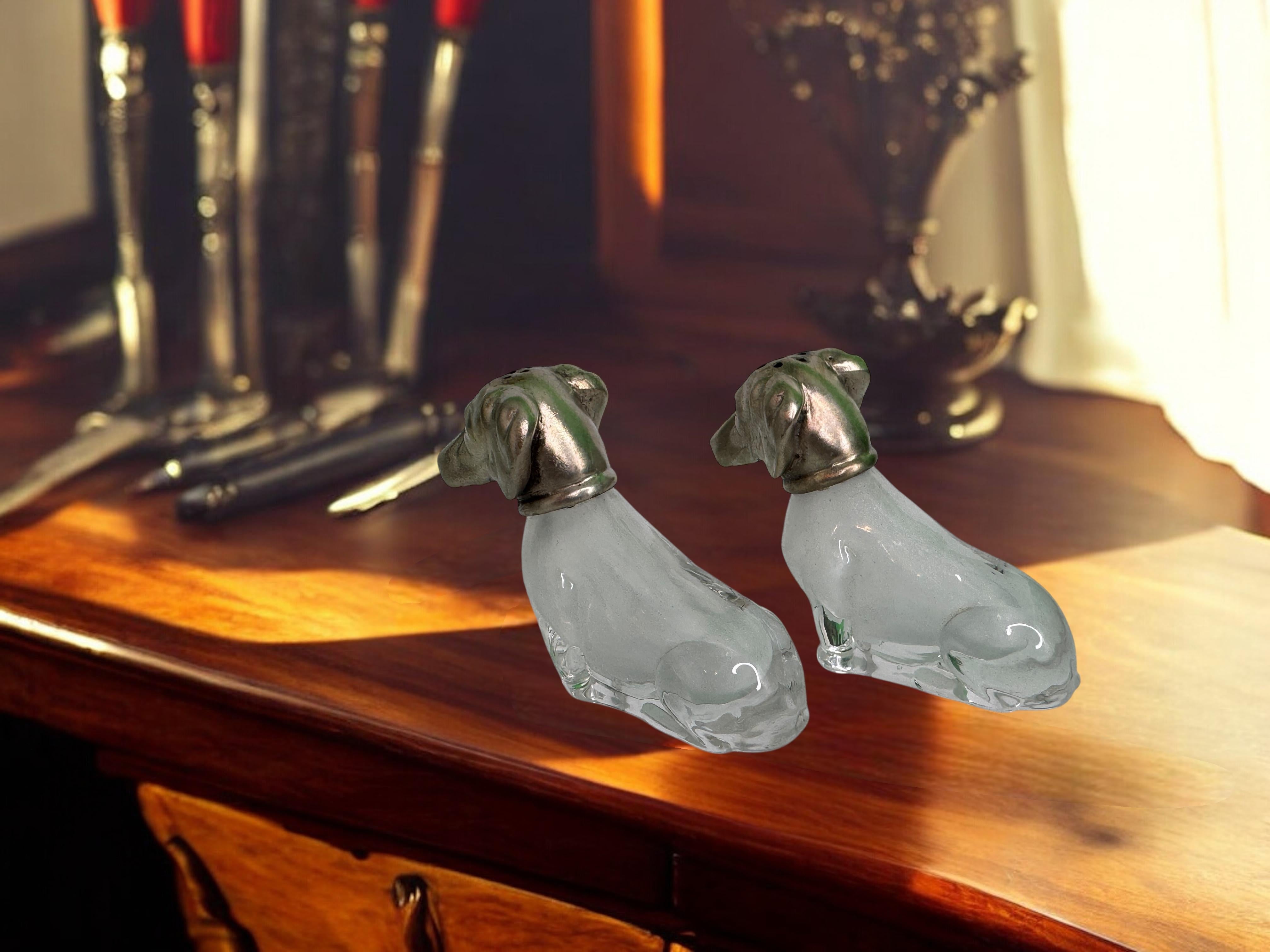 Anciennes salières et poivrières en forme de teckel avec têtes en argent .800, Allemagne 1900 en vente 5