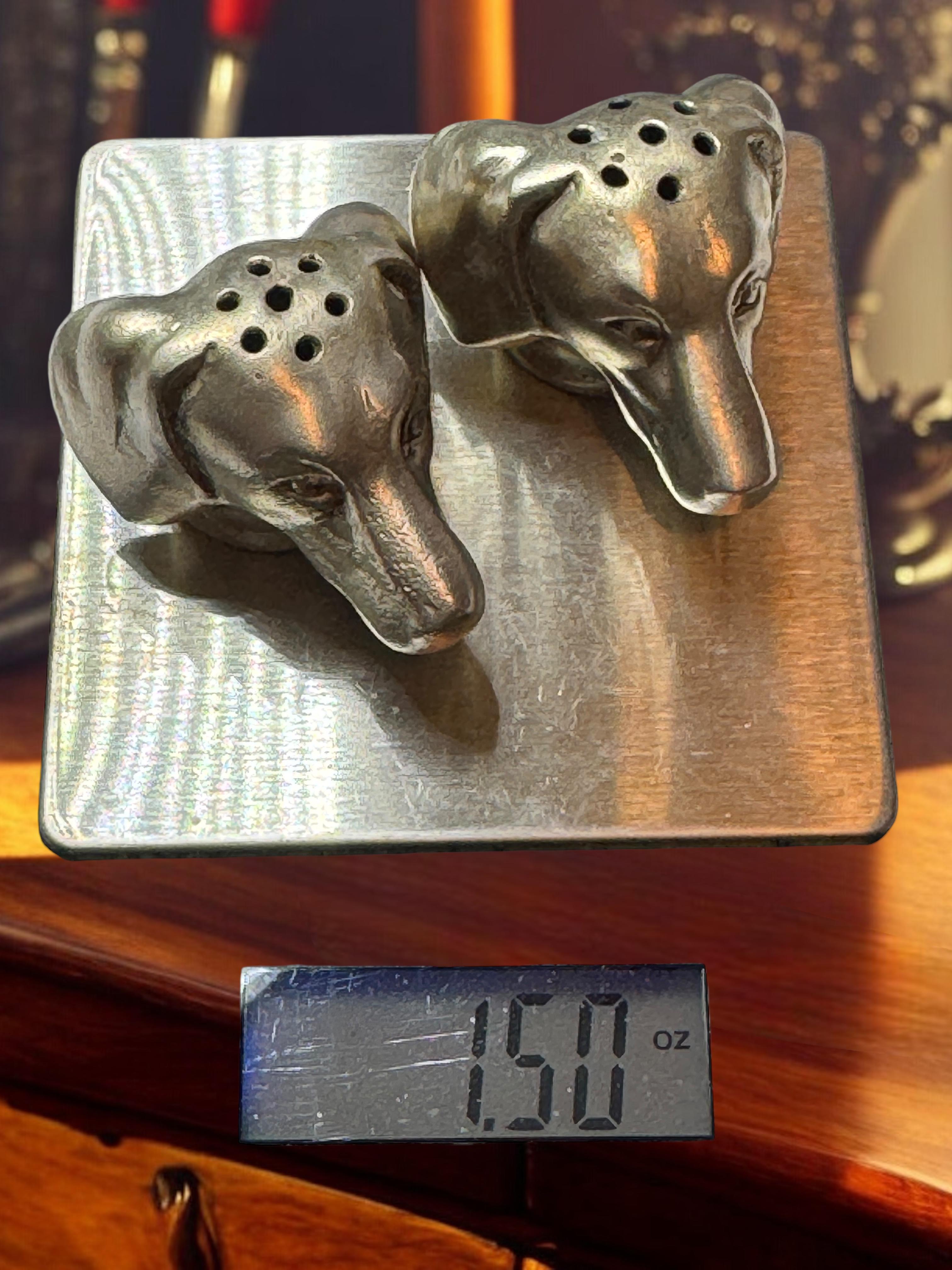 Anciennes salières et poivrières en forme de teckel avec têtes en argent .800, Allemagne 1900 en vente 12