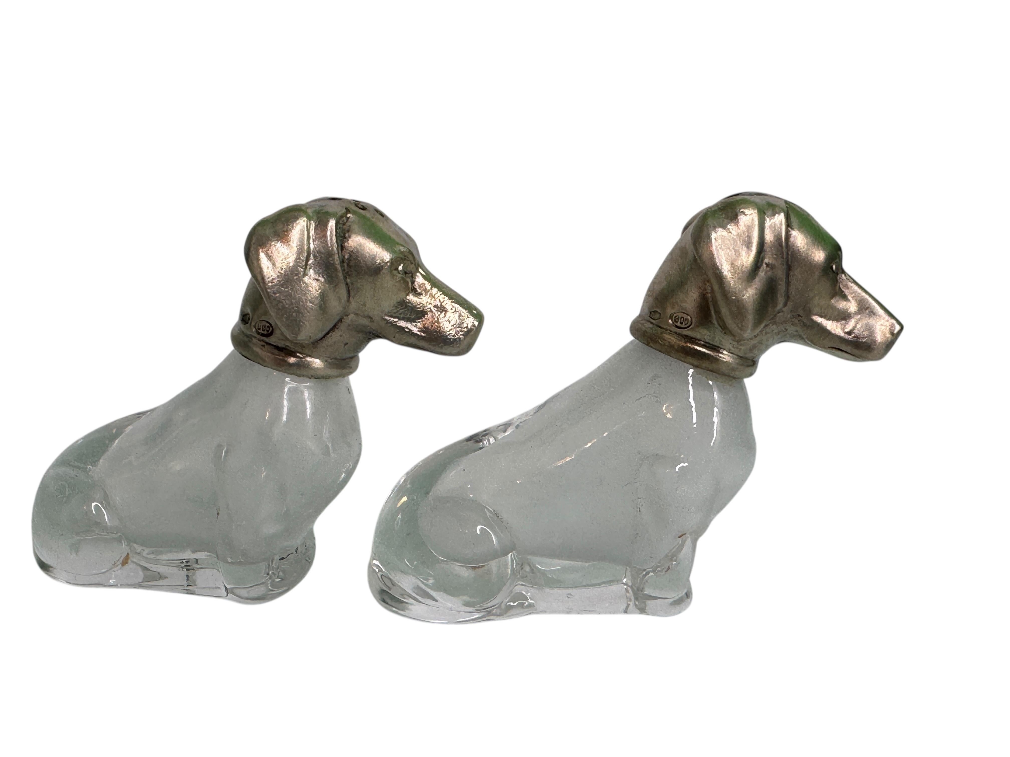 Anciennes salières et poivrières en forme de teckel avec têtes en argent .800, Allemagne 1900 Bon état - En vente à Nuernberg, DE