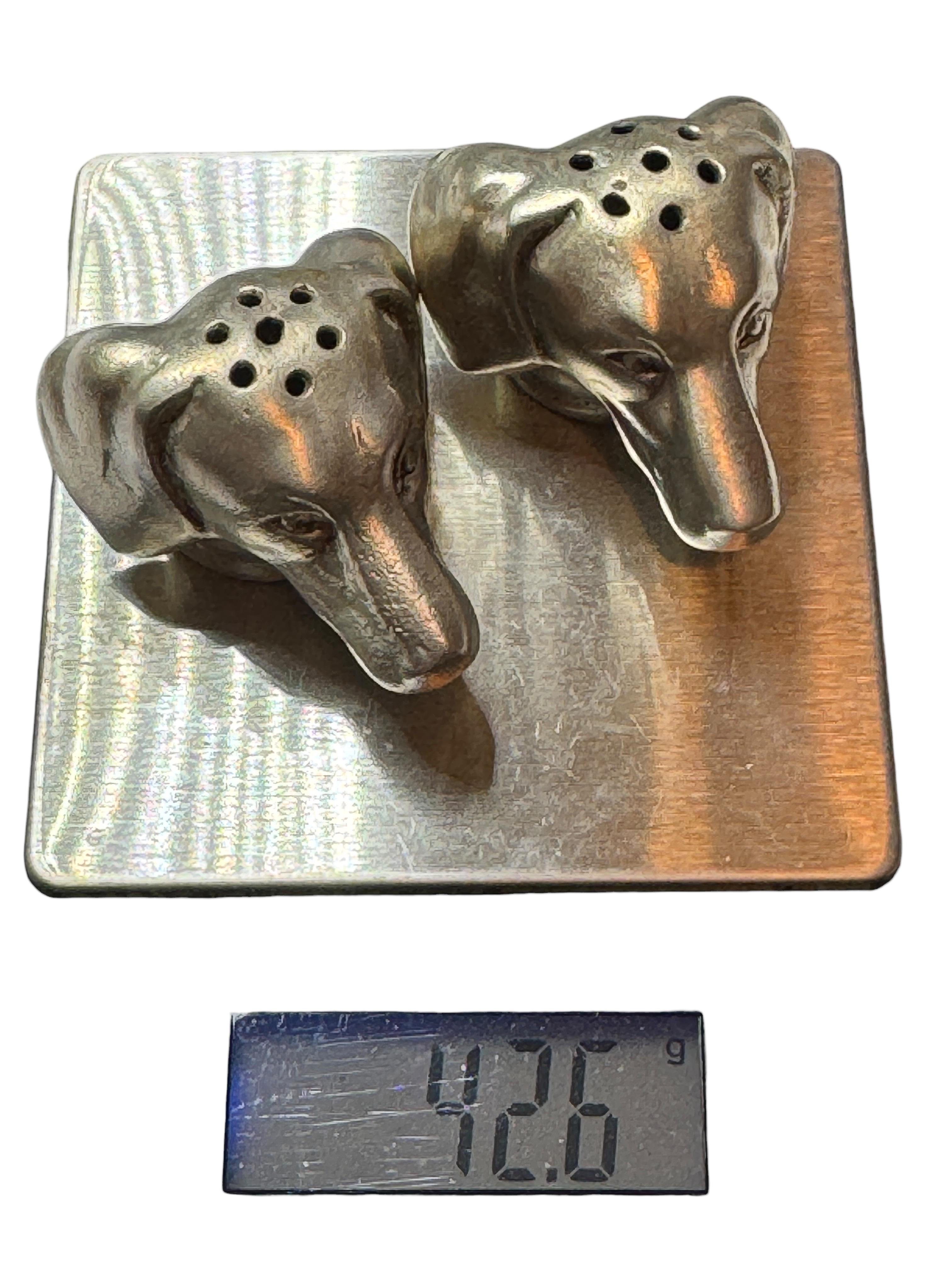 Anciennes salières et poivrières en forme de teckel avec têtes en argent .800, Allemagne 1900 en vente 2
