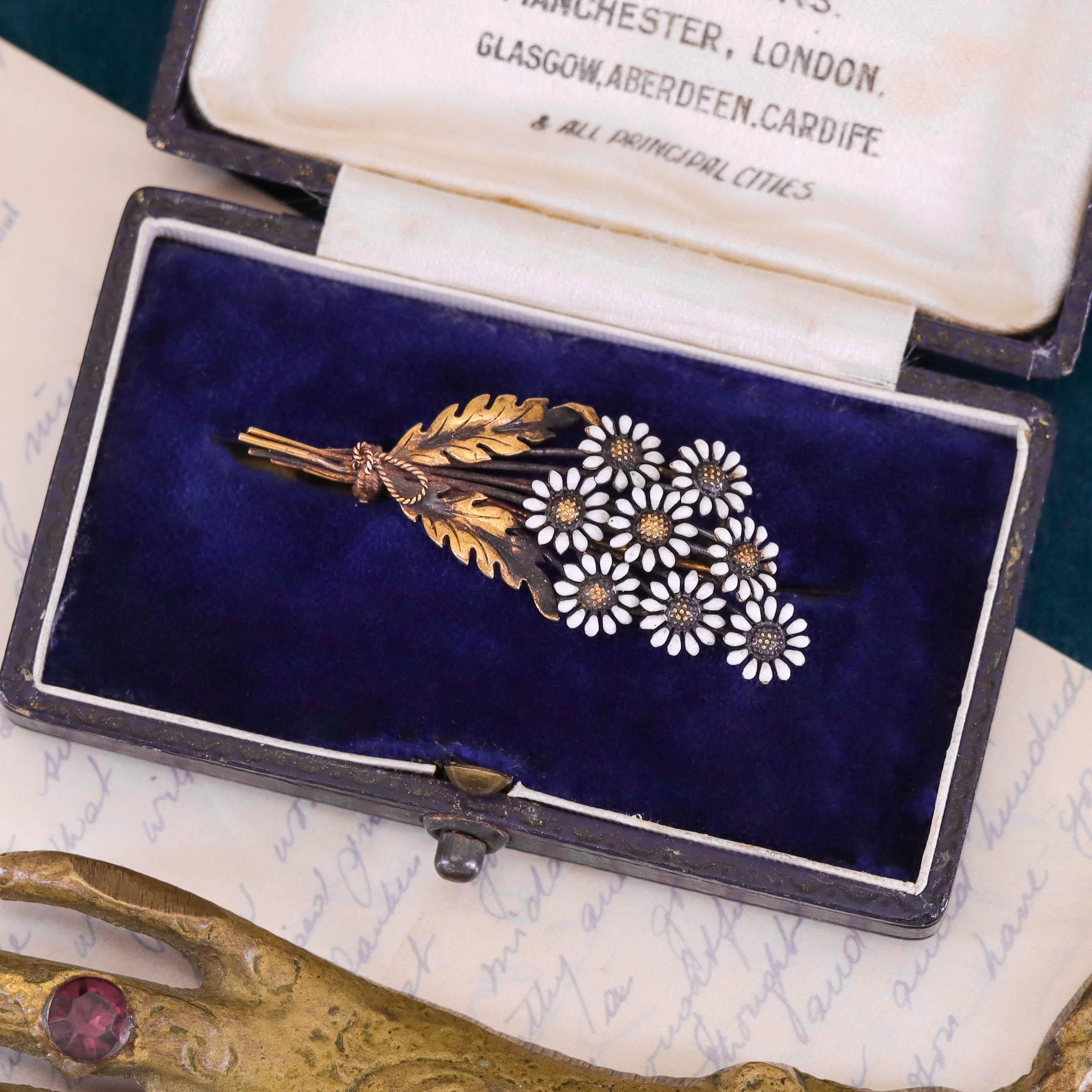Antique Daisy Brooch of 14k Gold For Sale 2