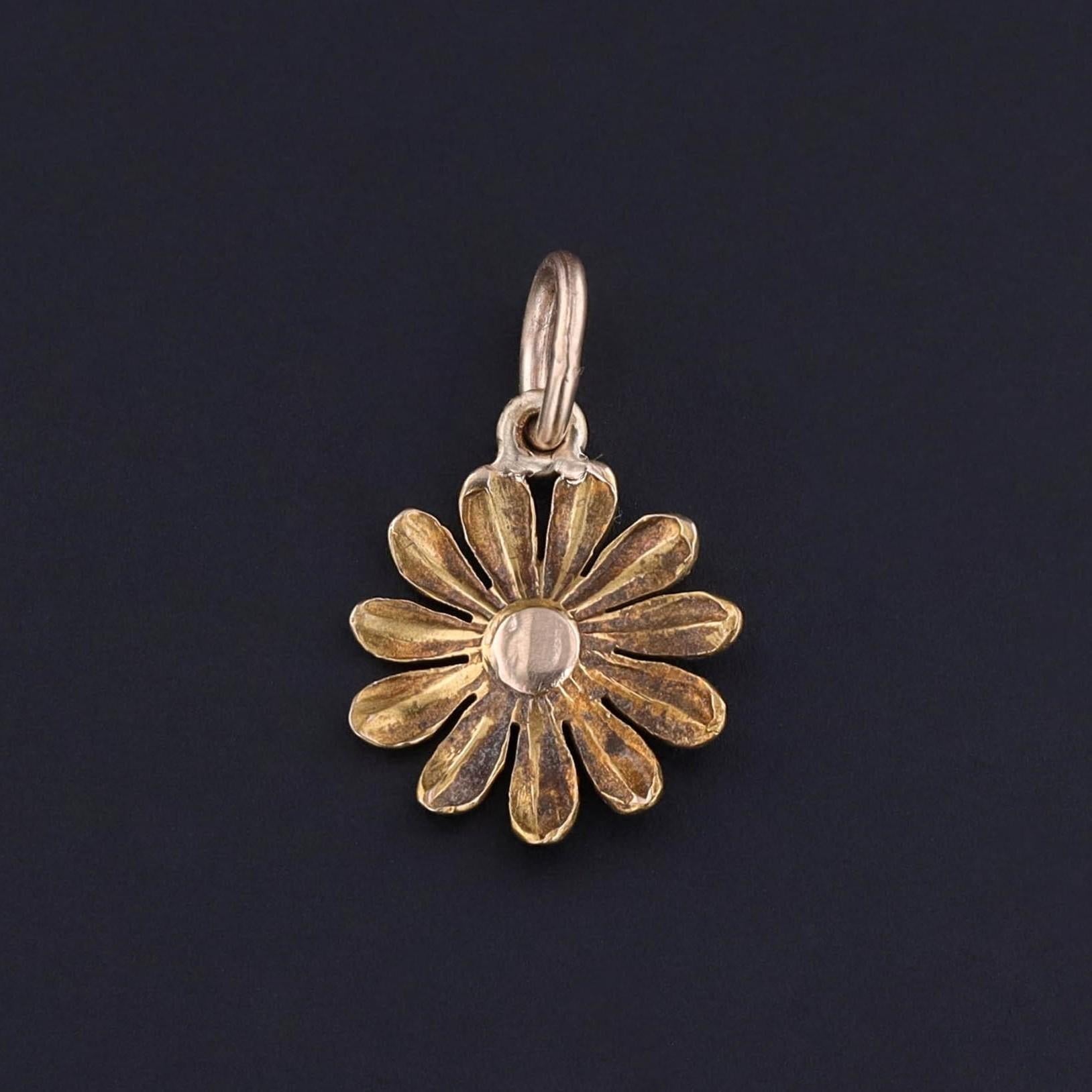 Breloque marguerite antique en or 14k Bon état - En vente à Lewisburg, PA