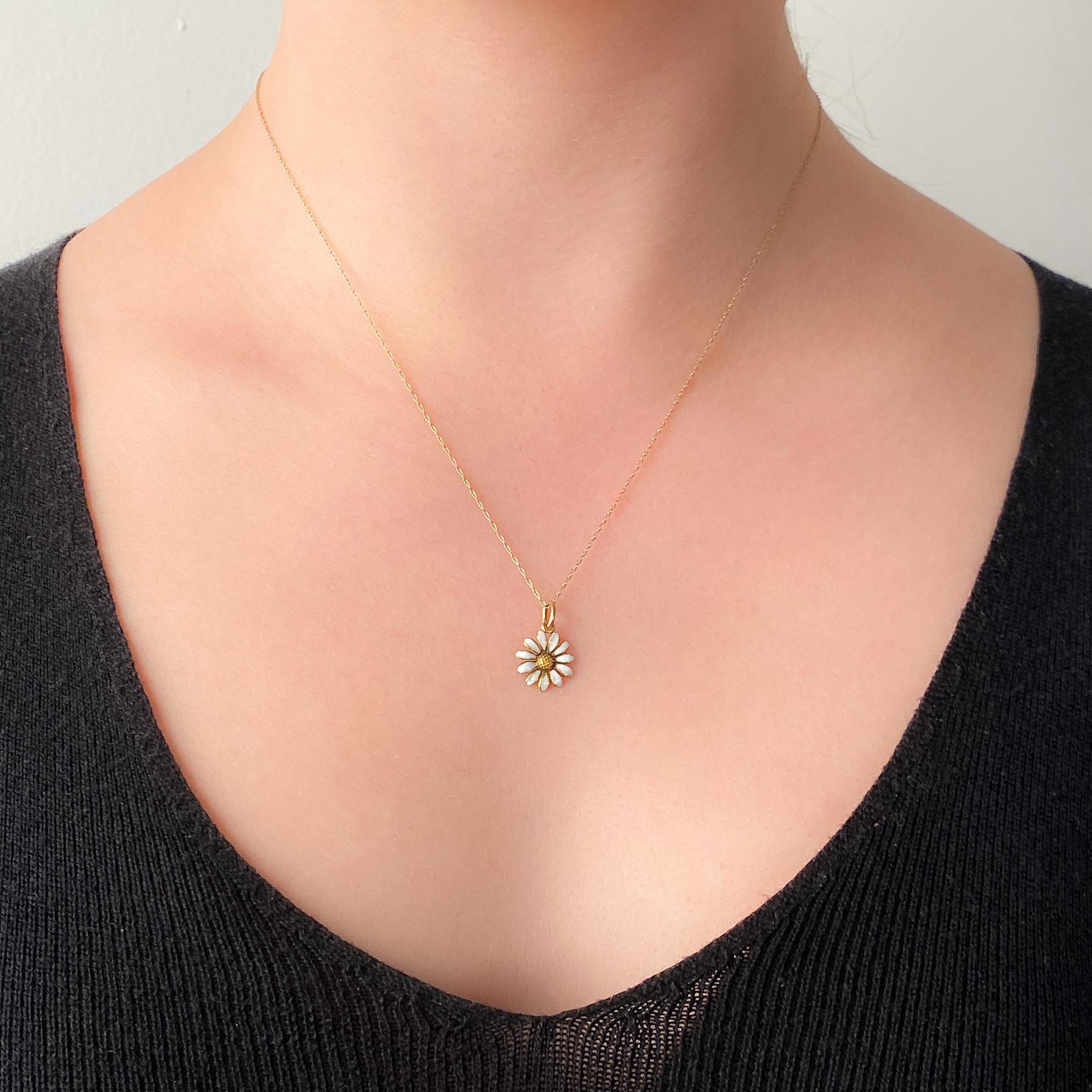 Breloque marguerite antique en or 14k Pour femmes en vente