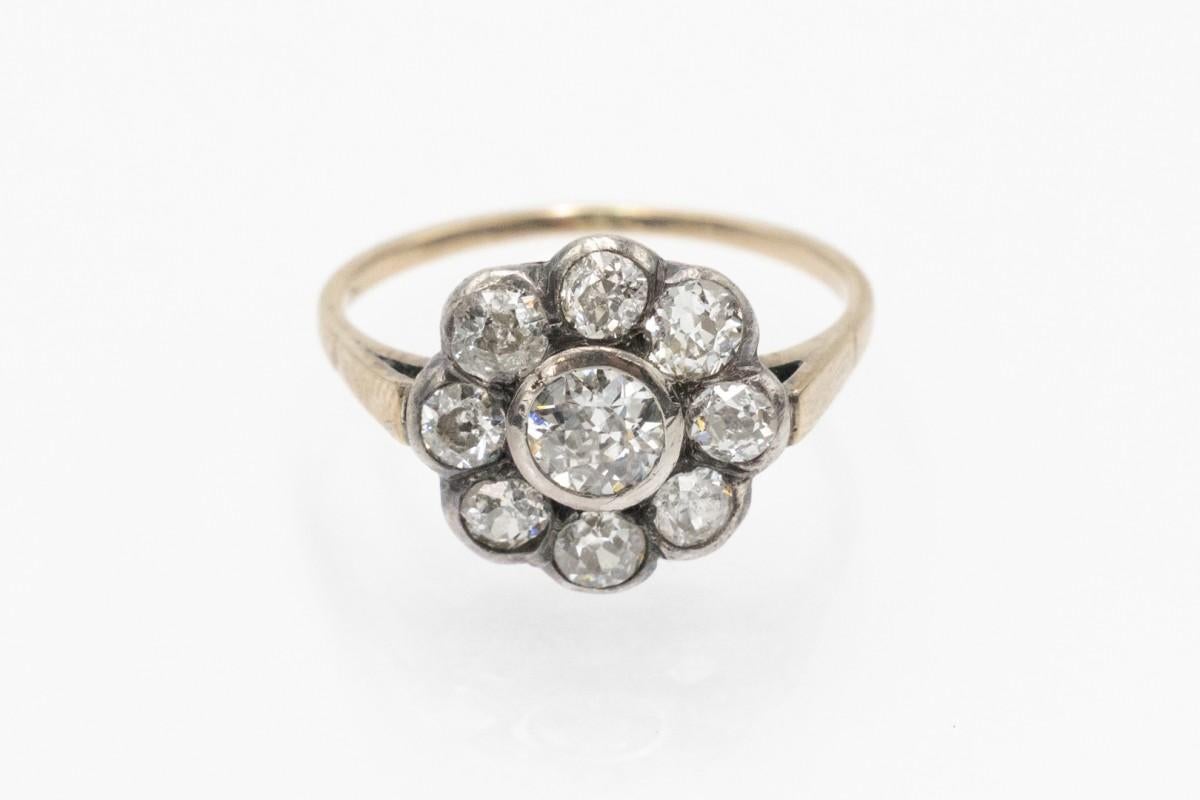 Taille vieille Europe Bague marguerite ancienne avec diamants anciens de taille brillant 1.10ct en vente