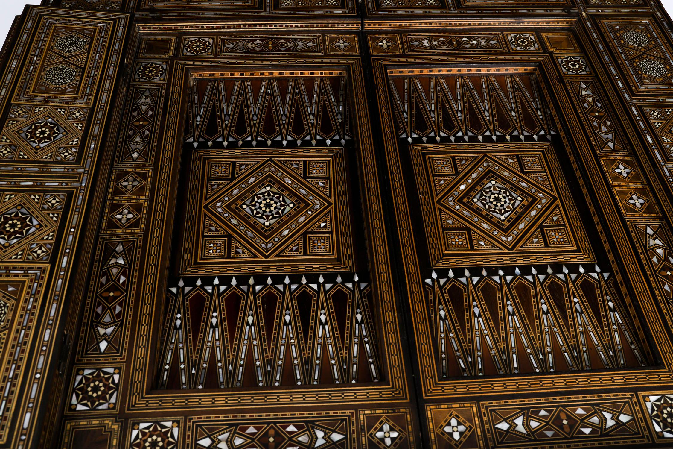 Antique Damascus Syrian Inlaid Card Chess Backgammon Games table 19th Century For Sale 11