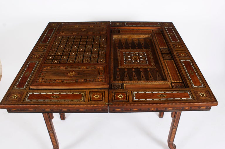 Vieux échiquier Syrien En Marqueterie – Jeu De Backgammon Et échecs (occasion)