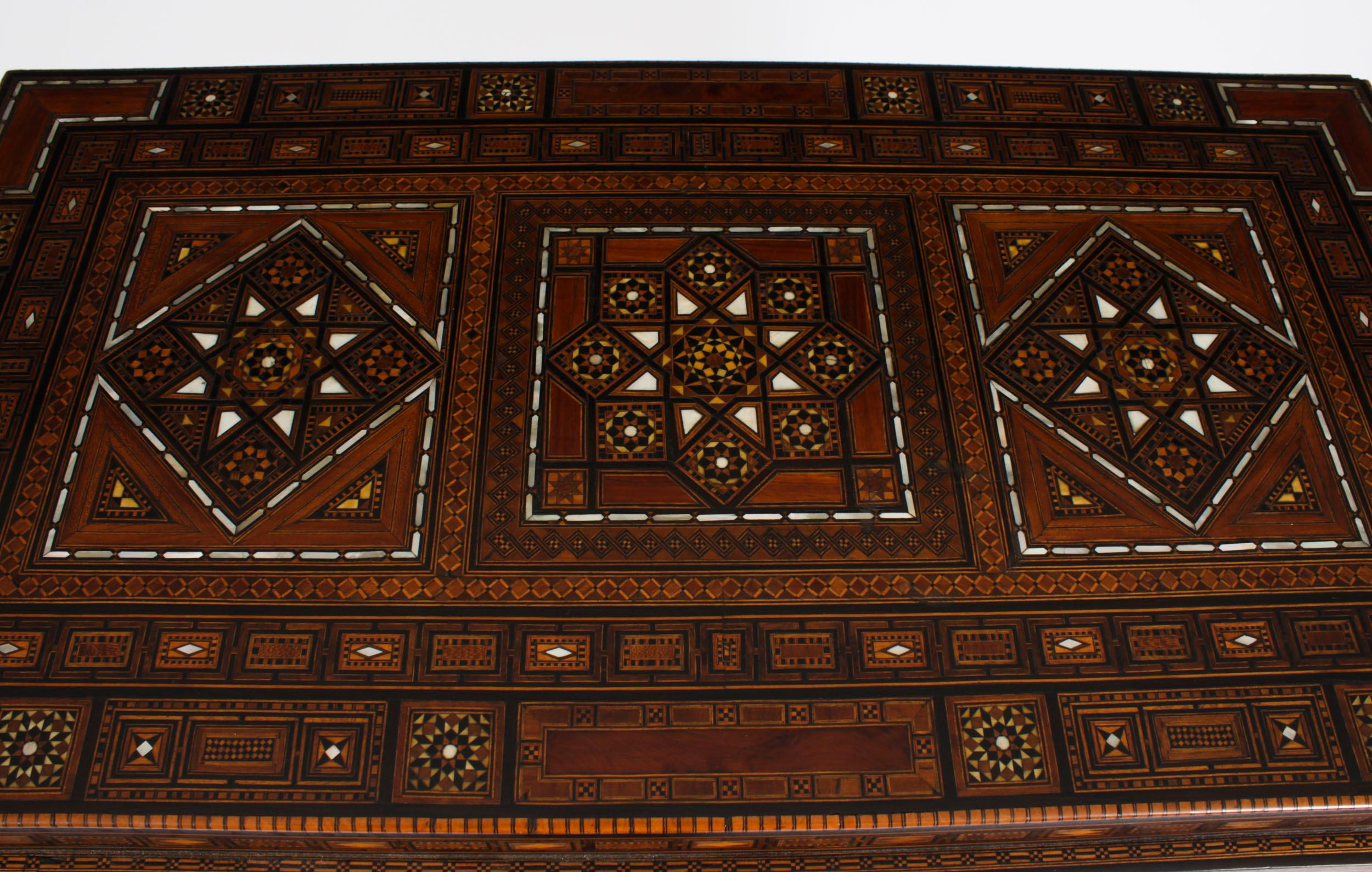 Antike Damaskus Syriennische Kartenkarte mit Intarsien, Schach, Backgammon, Spieltisch C1900 (Holz) im Angebot