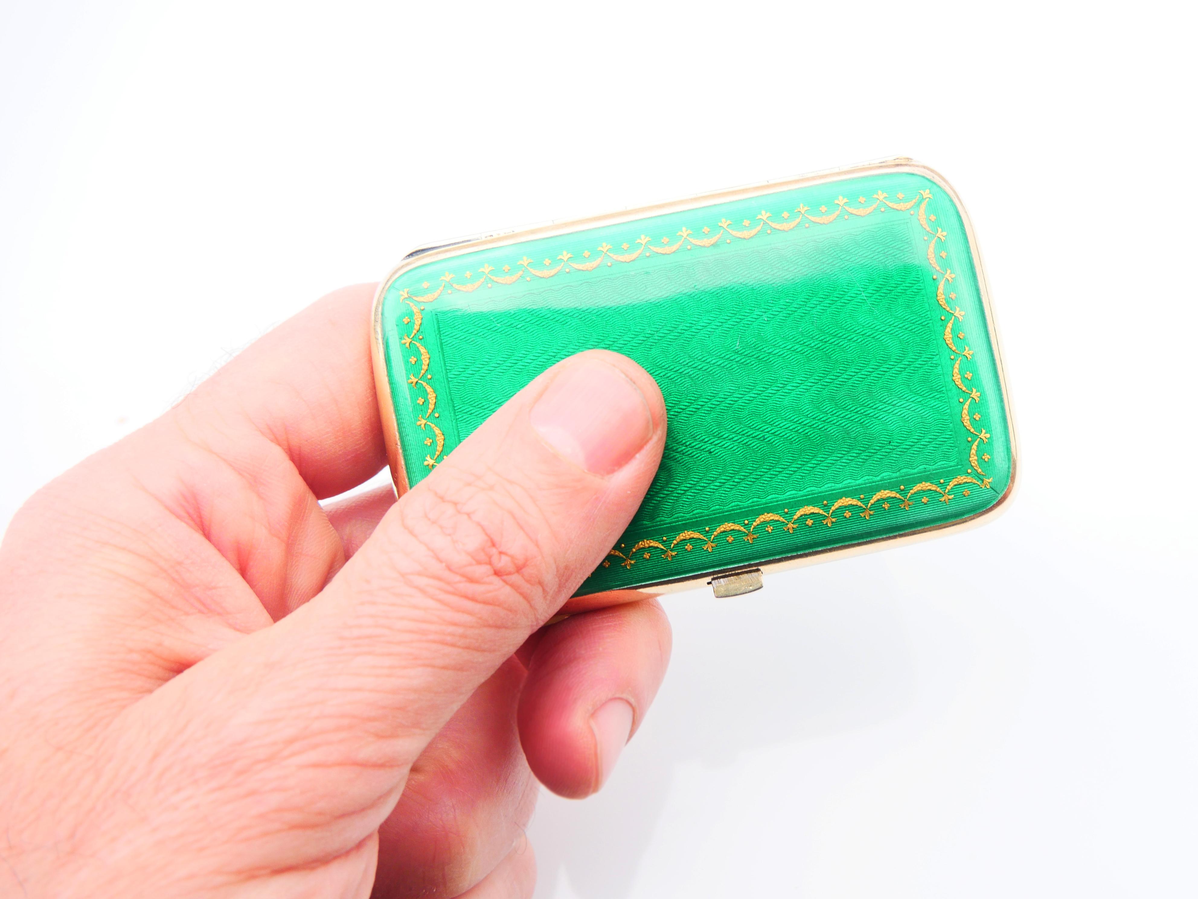 Ancienne boîte à cigarettes D.Andersen Gilt 830 Silver Green Guilloché Enamel /118  gr Unisexe en vente