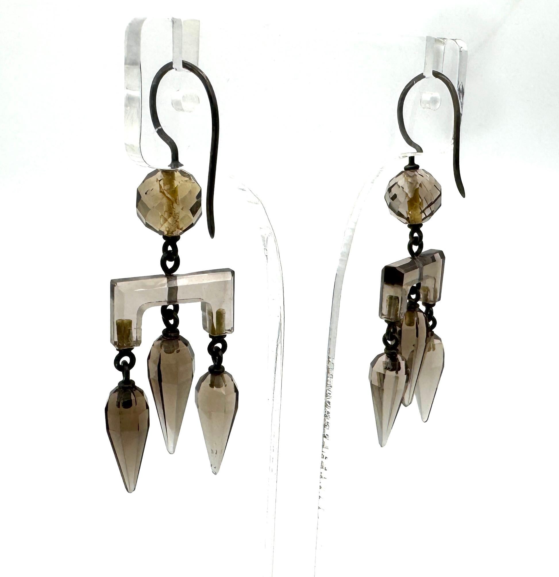 Vittoriano Orecchini pendenti antichi in quarzo fumè, argento in vendita