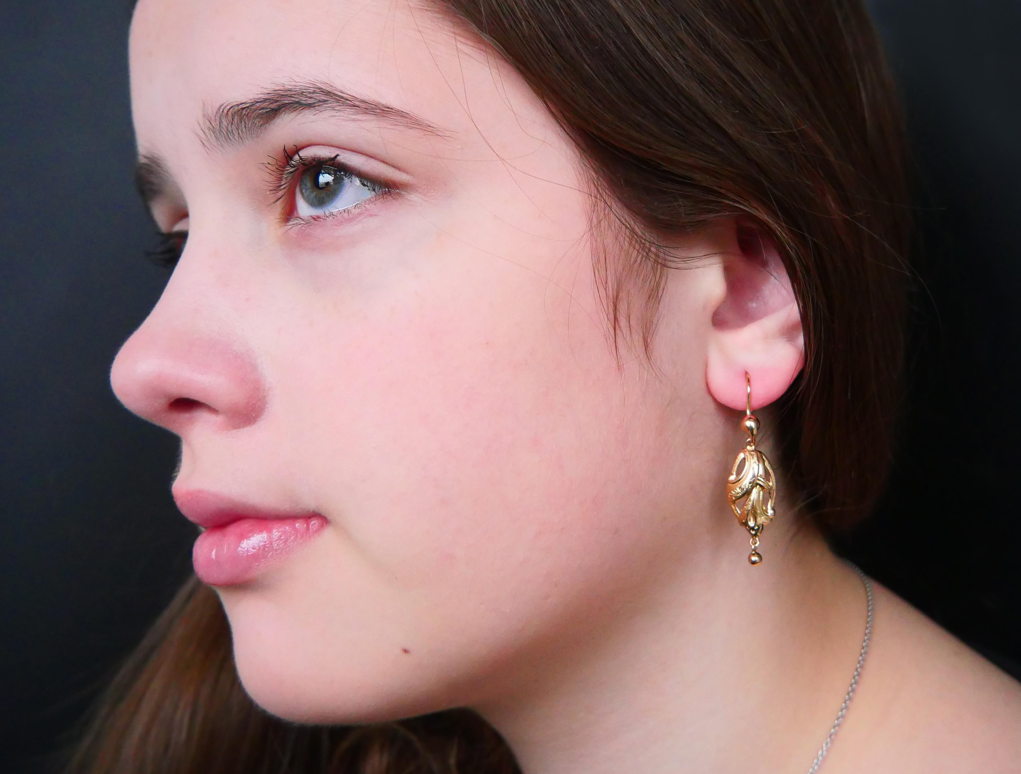 Antique dangle Earrings solid 18K Gold / 2.3 gr For Sale 1