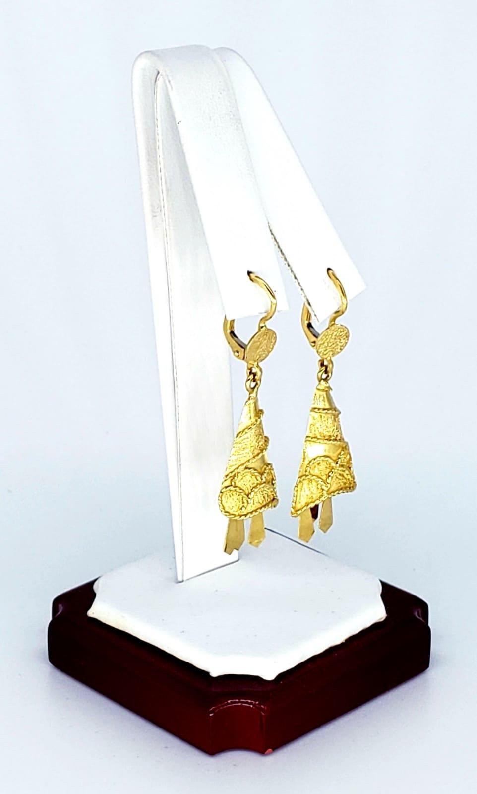 Art nouveau Boucles d'oreilles italiennes anciennes en or 18 carats avec cloche pendante en vente