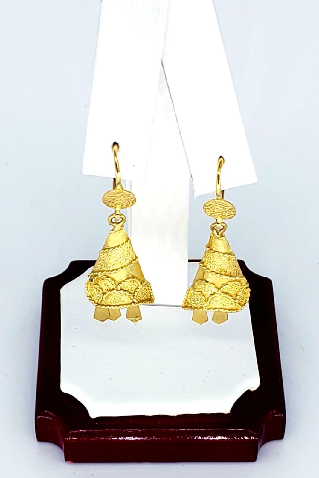 Boucles d'oreilles italiennes anciennes en or 18 carats avec cloche pendante Pour femmes en vente