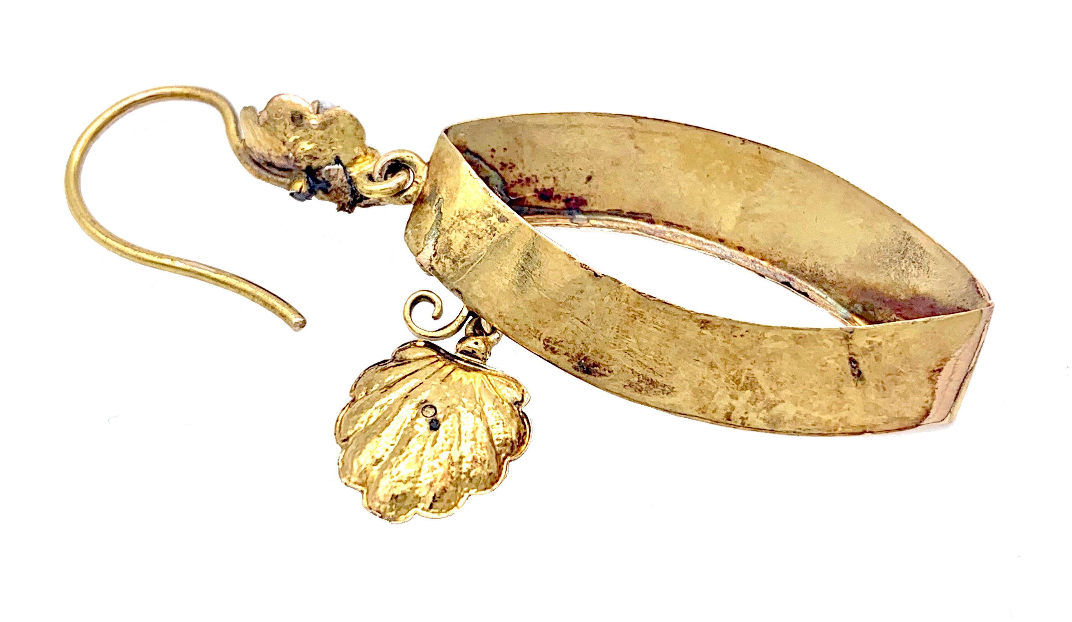 Taille pampille Boucles d'oreilles pendantes anciennes en or rose perles d'Orient  en vente
