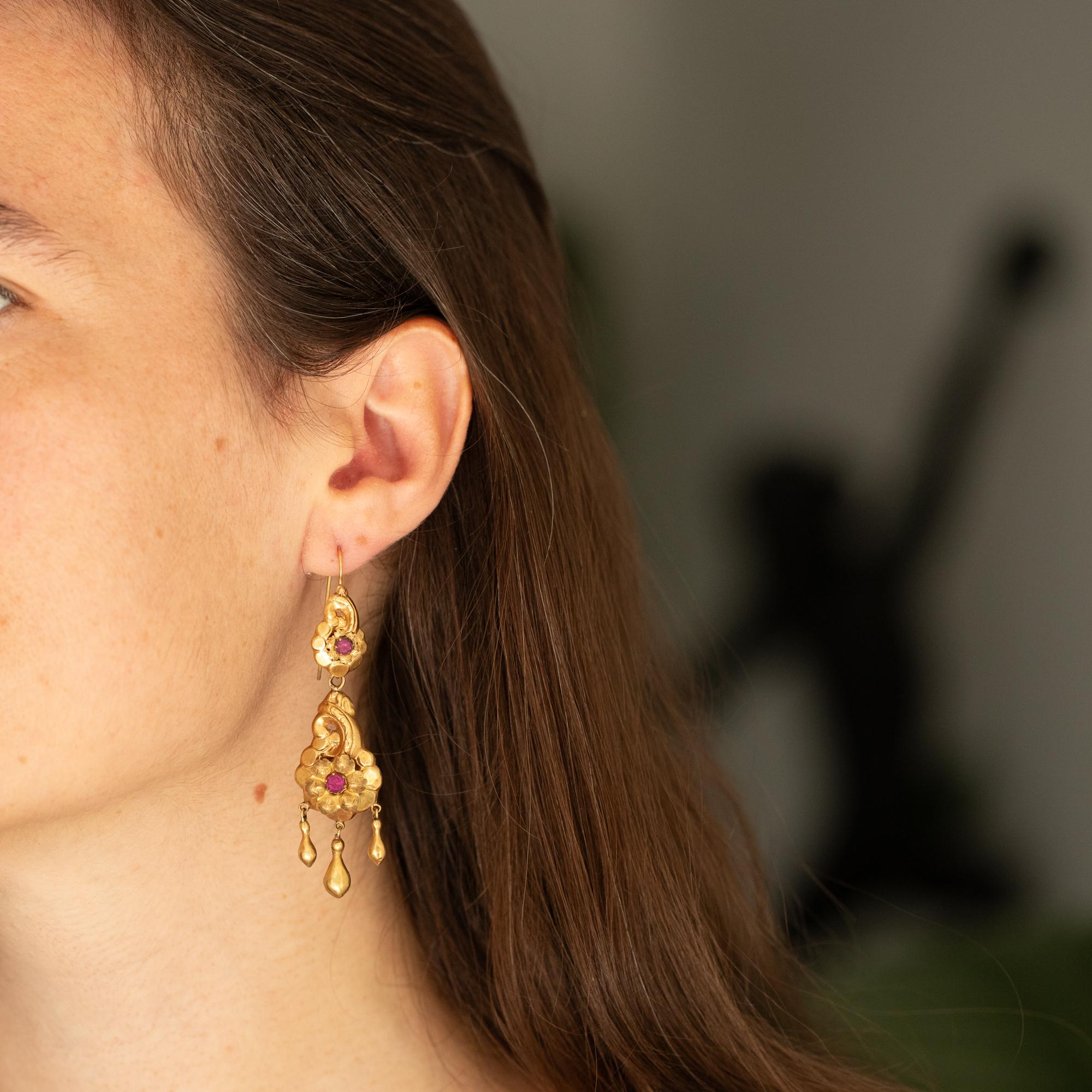 Antique Dangling Victorian earrings - Floral 19th century - European heirlooms In Good Condition In Antwerp, BE