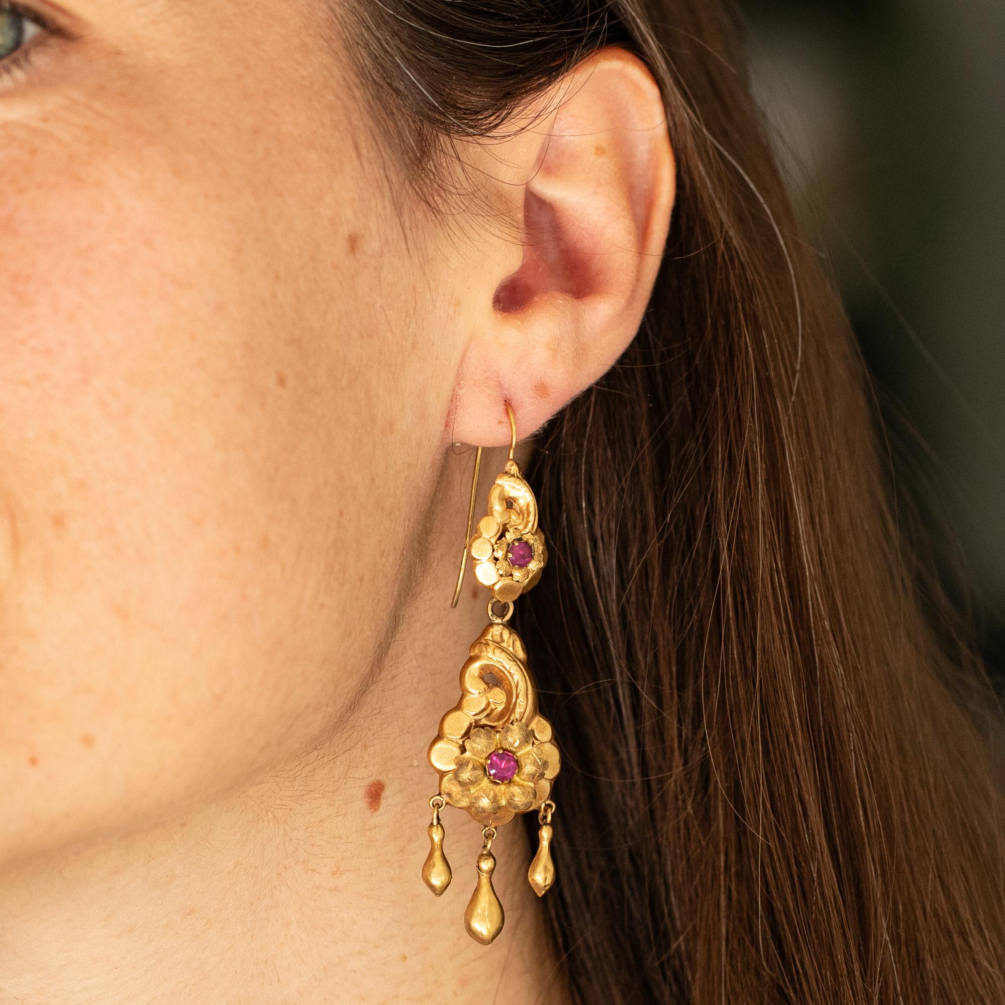 Women's or Men's Antique Dangling Victorian earrings - Floral 19th century - European heirlooms