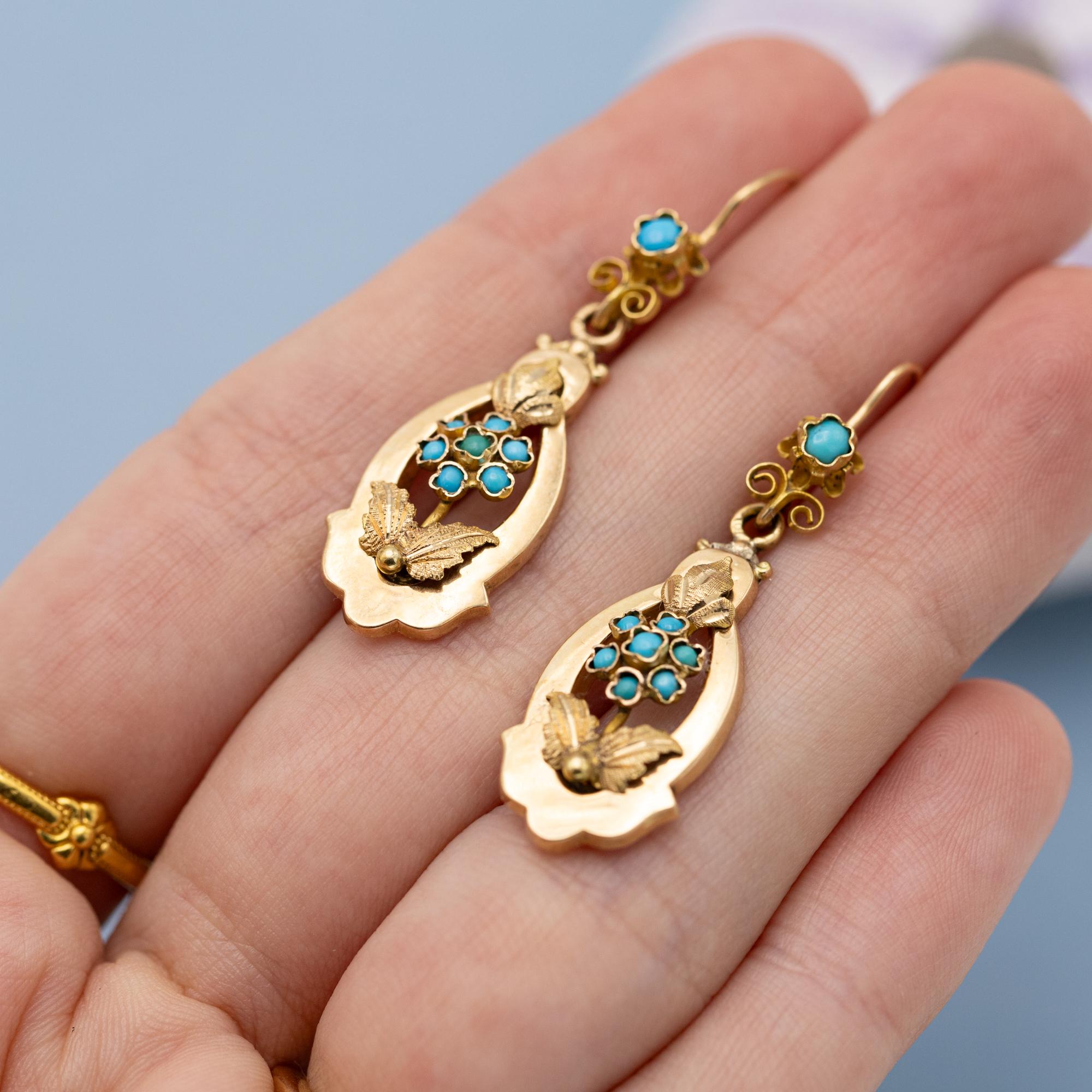 We are so happy to show you these magnificent heirlooms. These antique earrings are crafted in 18 karat yellow gold and very detailled. These earrings were most likely crafted at the end of the 19th century or the early 1900's in Belgium, they don't
