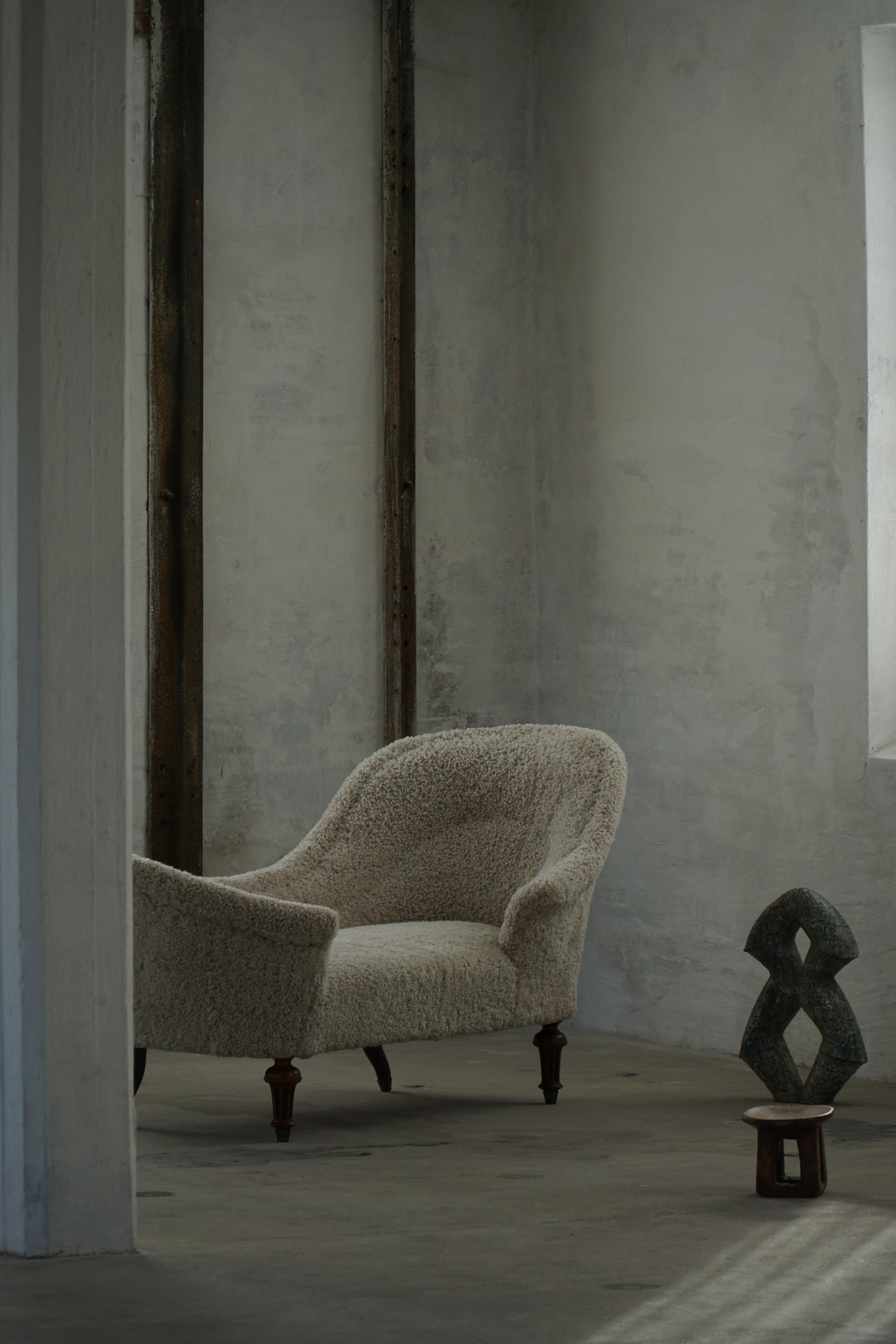 Antique Danish 19th Century Sculptural Chaise Longue, Reupholstered in Lambswool en venta 13