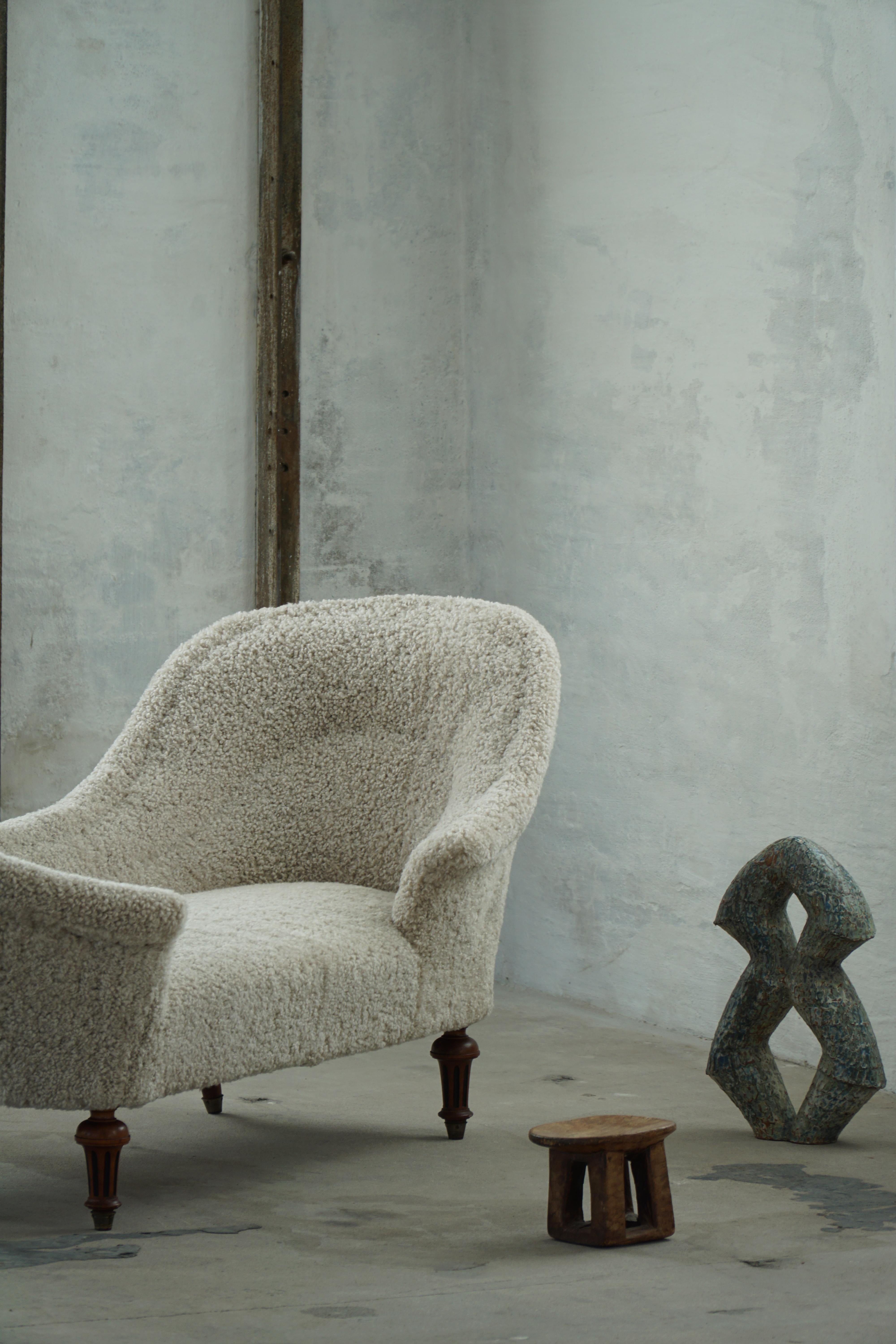 Antique Danish 19th Century Sculptural Chaise Longue, Reupholstered in Lambswool en venta 2
