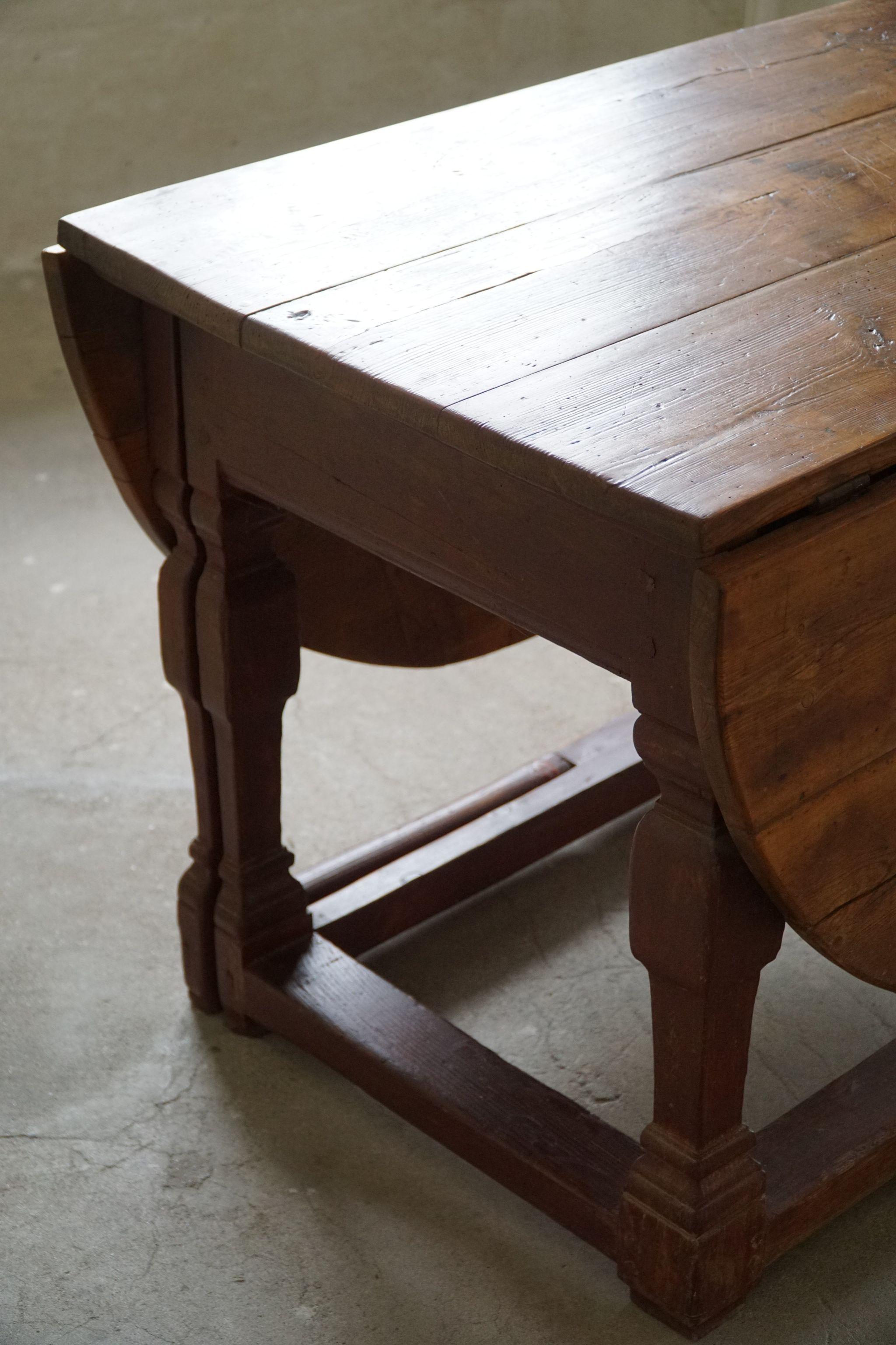 Antique Danish Baroque Drop Leaf Gate Leg Table in Pine, 18th Century 4