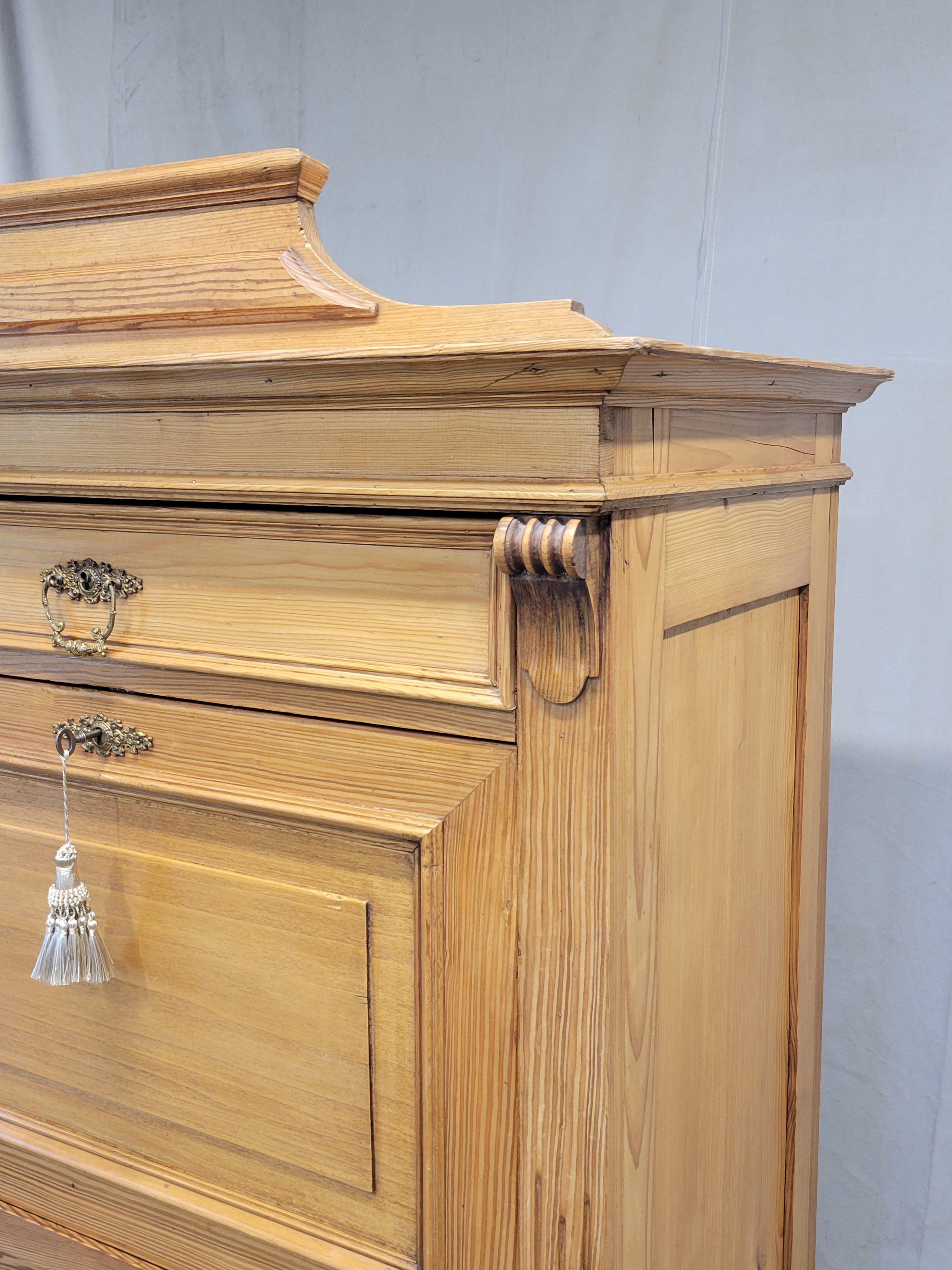 Antico scrittoio danese in pino Biedermeier con pelle blu in vendita 4