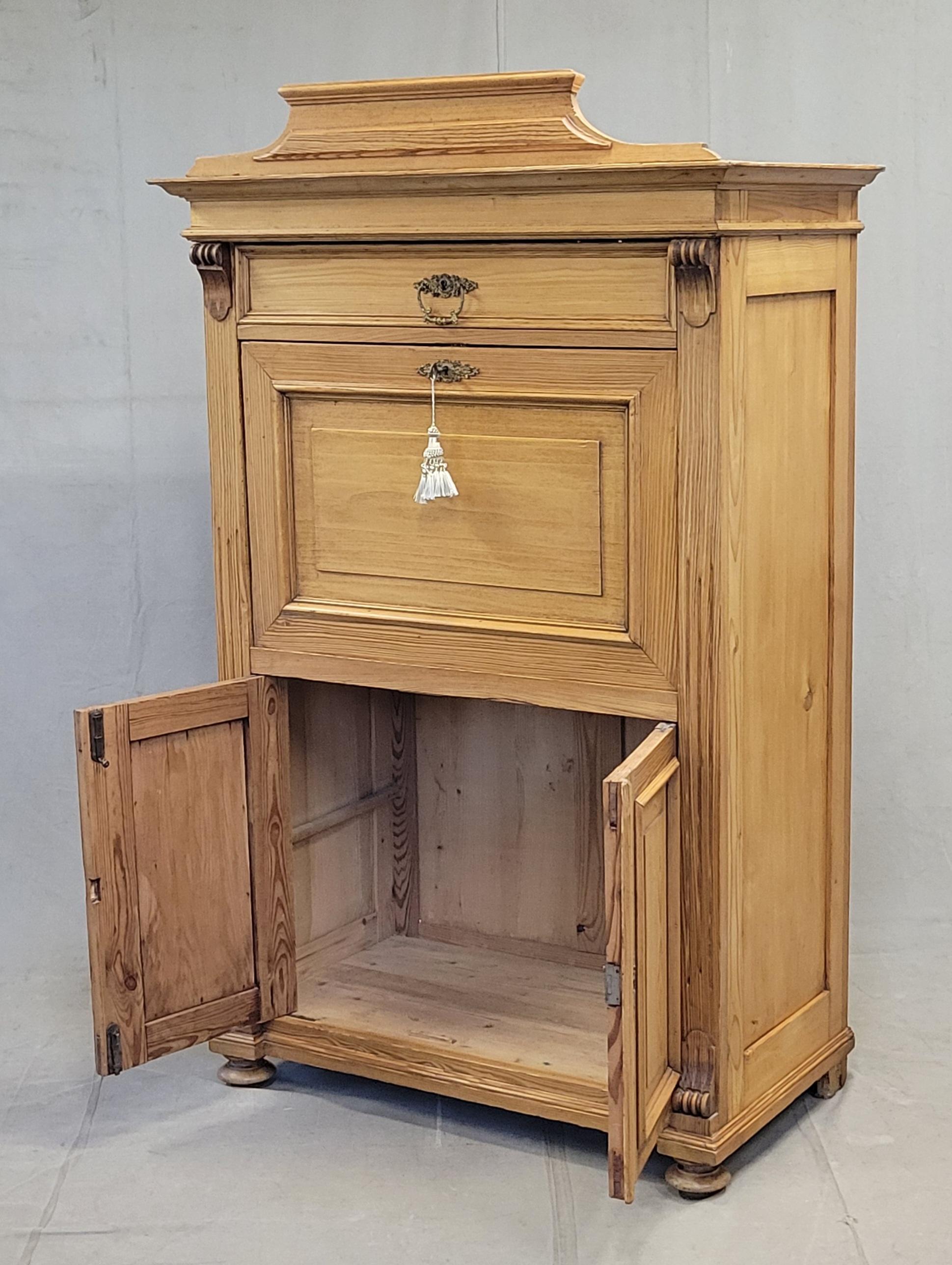 Antico scrittoio danese in pino Biedermeier con pelle blu in vendita 1